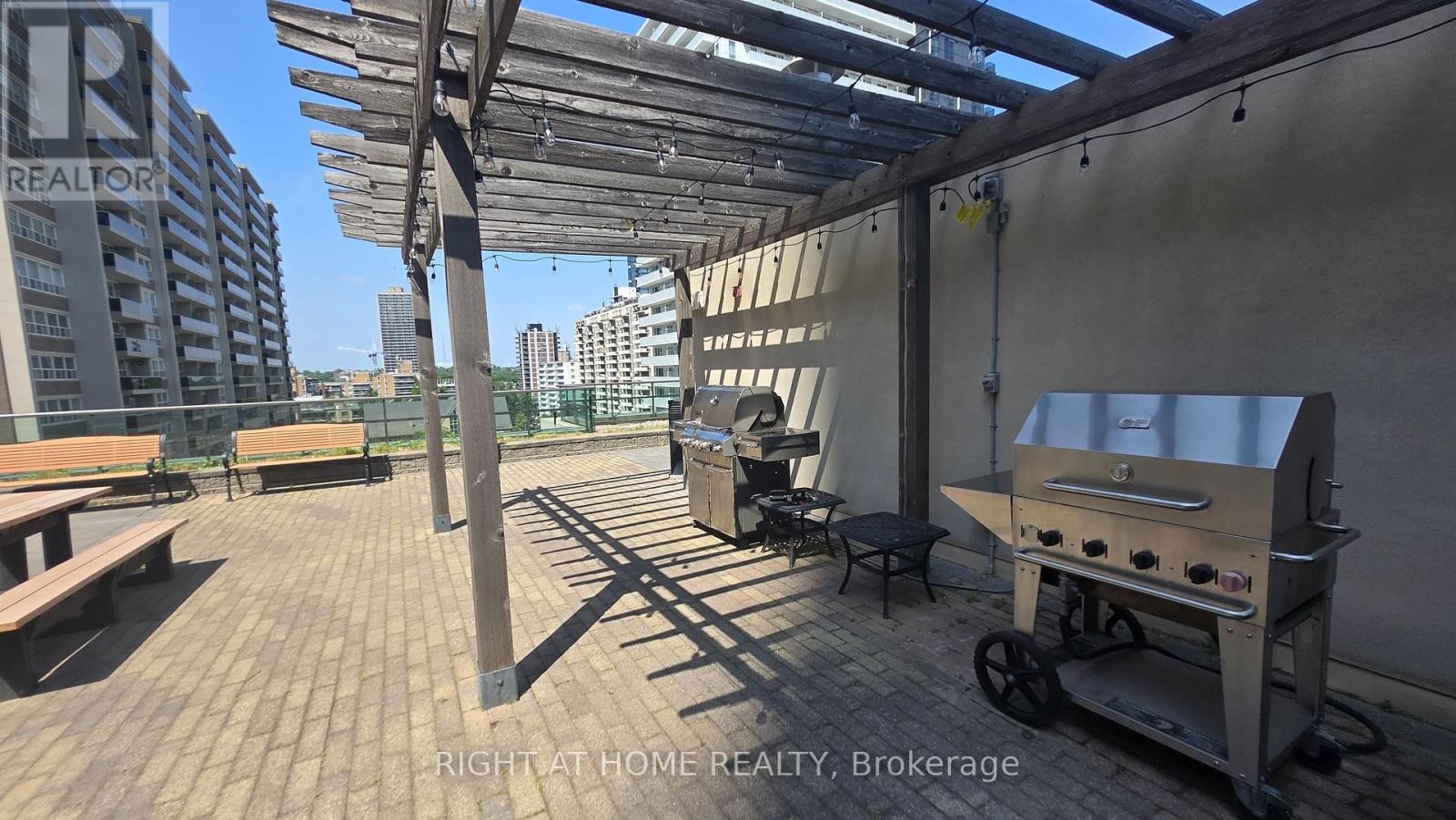












905 - 88 BROADWAY AVENUE W

,
Toronto (Mount Pleasant West),




Ontario
M4P0A5

