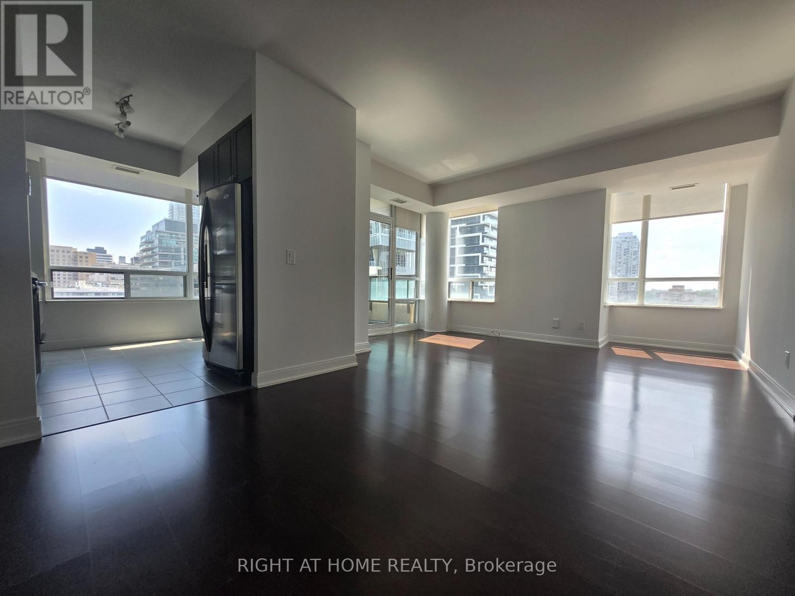 












905 - 88 BROADWAY AVENUE W

,
Toronto (Mount Pleasant West),




Ontario
M4P0A5

