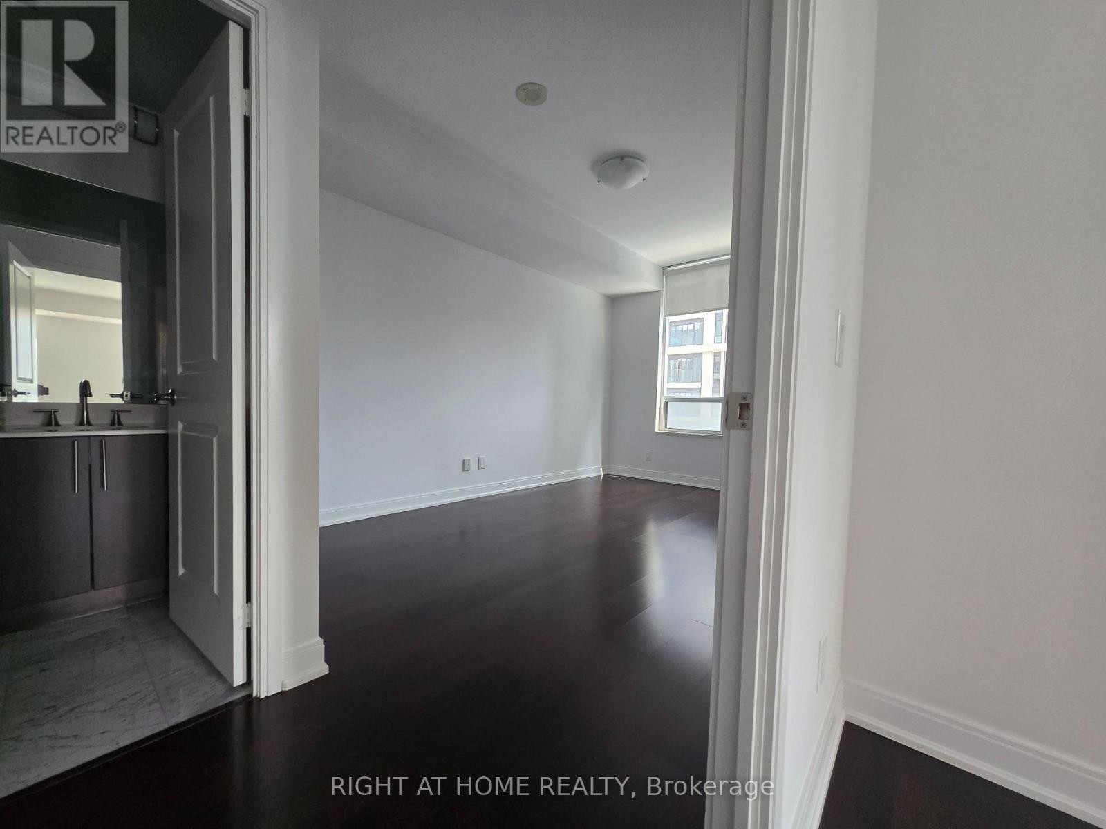 












905 - 88 BROADWAY AVENUE W

,
Toronto (Mount Pleasant West),




Ontario
M4P0A5

