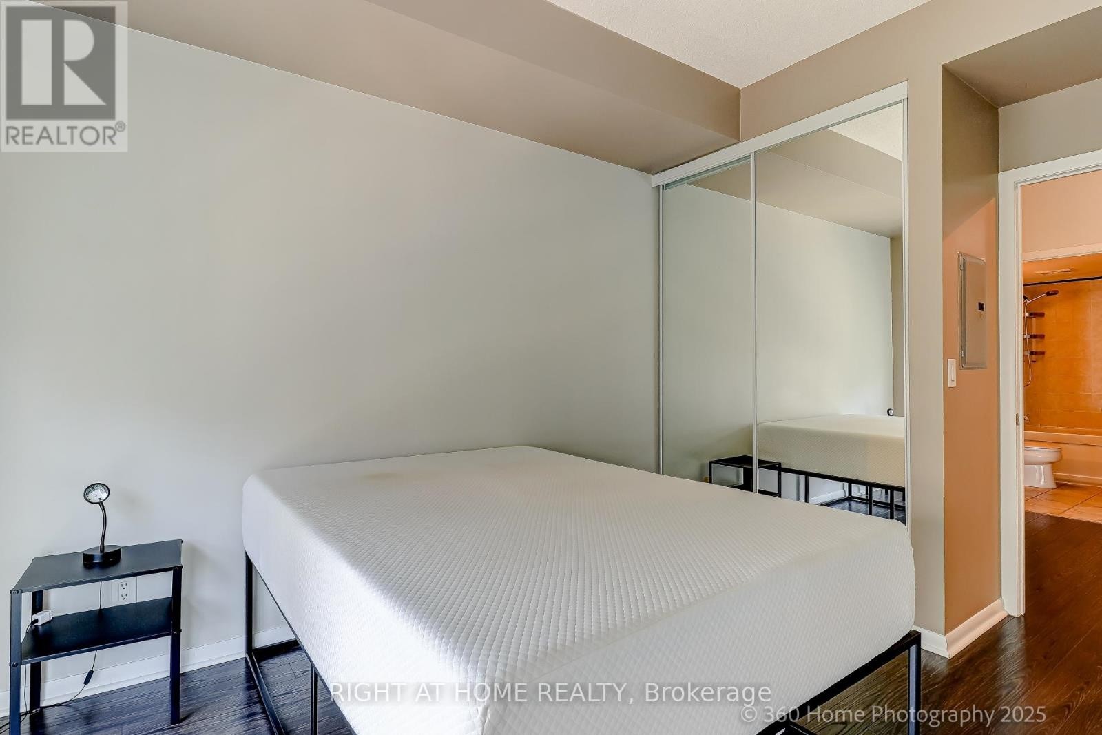 












825 - 231 FORT YORK BOULEVARD

,
Toronto (Niagara),




Ontario
M5V1B2

