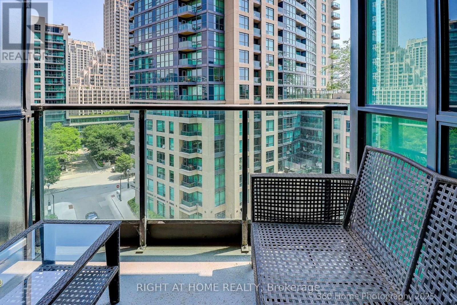 












825 - 231 FORT YORK BOULEVARD

,
Toronto (Niagara),




Ontario
M5V1B2

