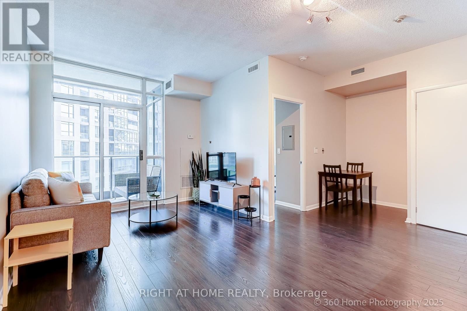 












825 - 231 FORT YORK BOULEVARD

,
Toronto (Niagara),




Ontario
M5V1B2

