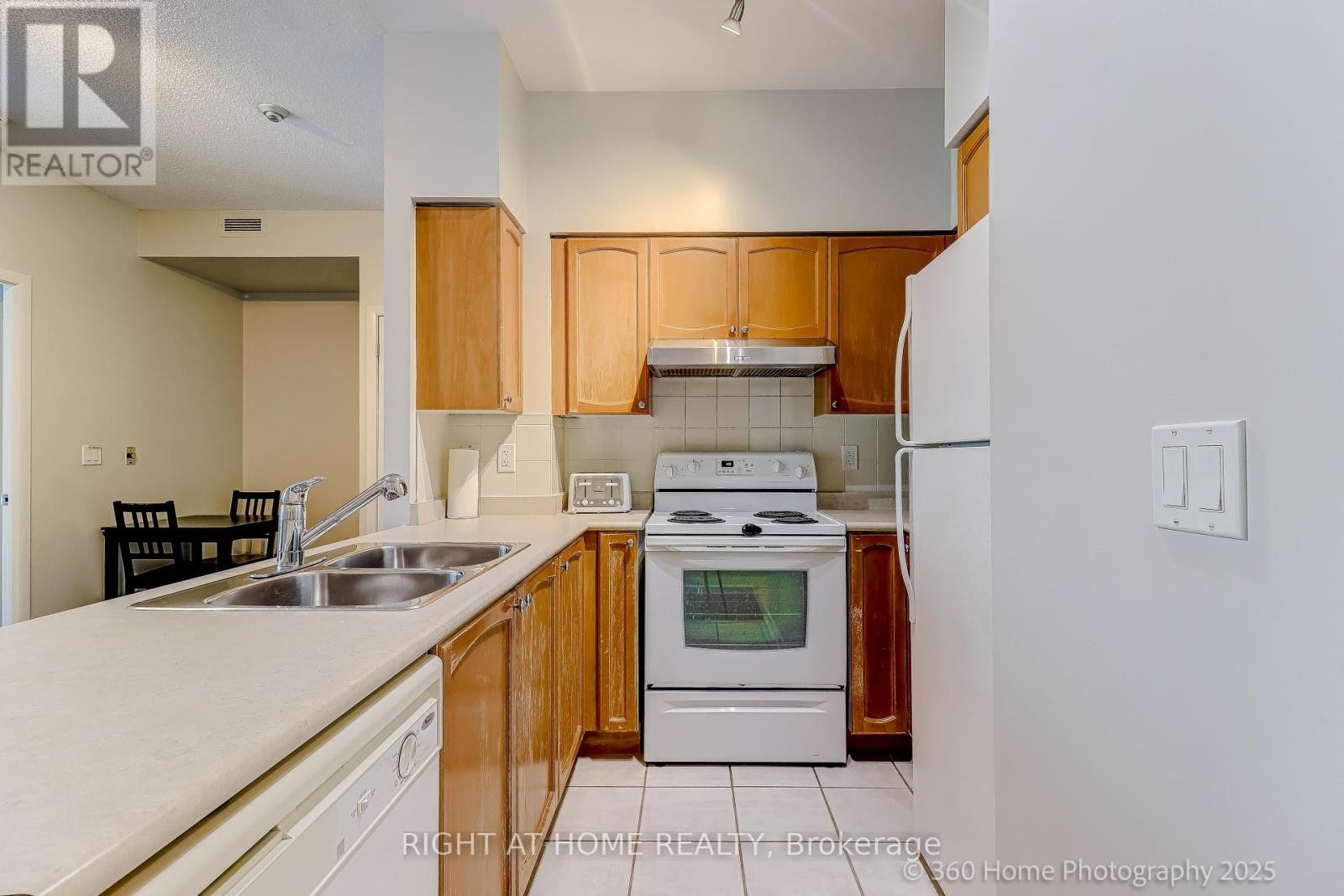 












825 - 231 FORT YORK BOULEVARD

,
Toronto (Niagara),




Ontario
M5V1B2

