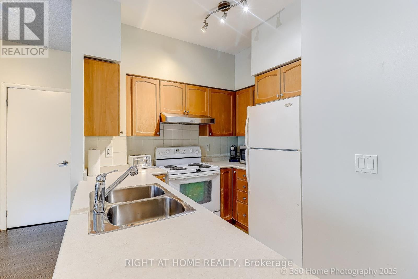












825 - 231 FORT YORK BOULEVARD

,
Toronto (Niagara),




Ontario
M5V1B2

