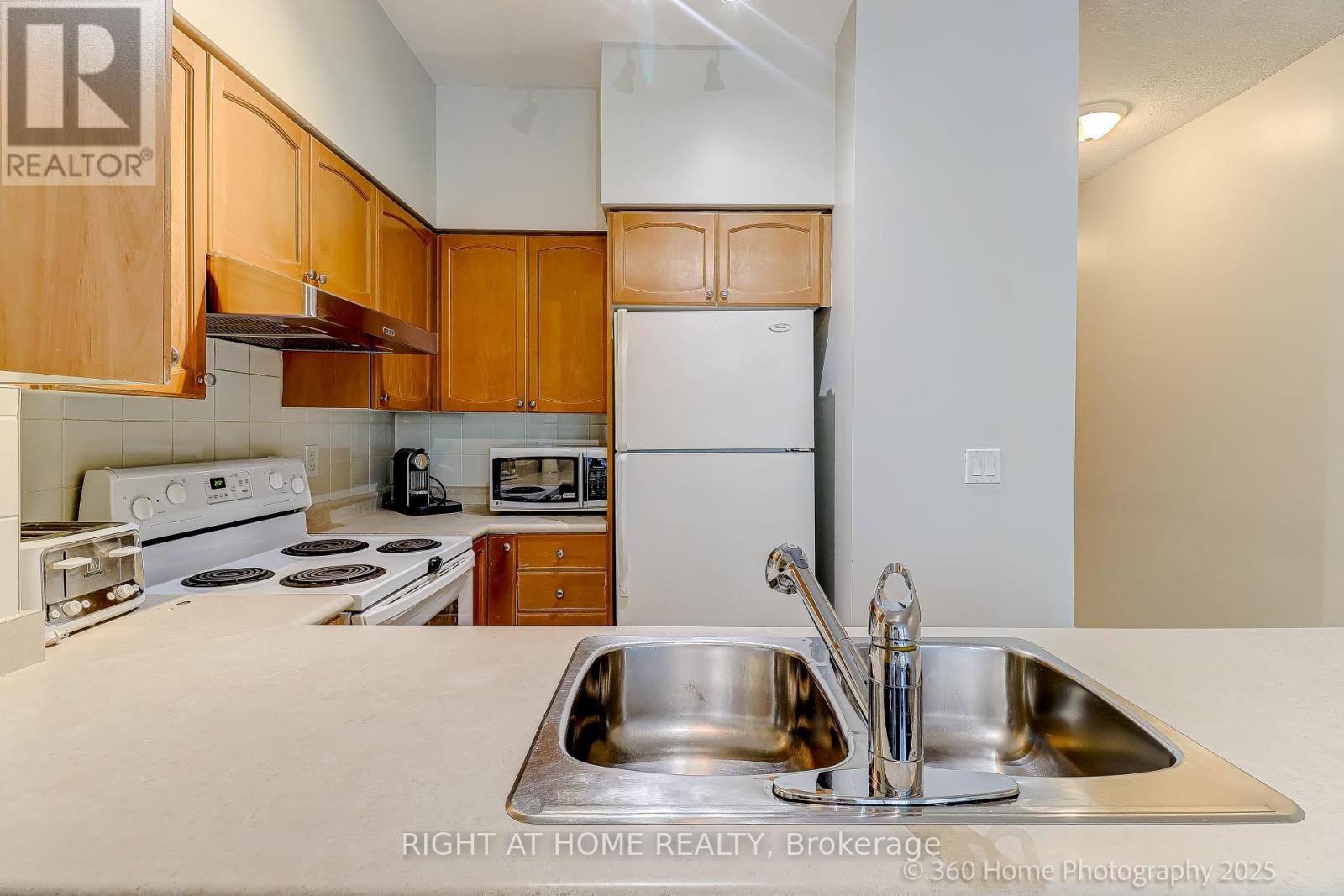 












825 - 231 FORT YORK BOULEVARD

,
Toronto (Niagara),




Ontario
M5V1B2

