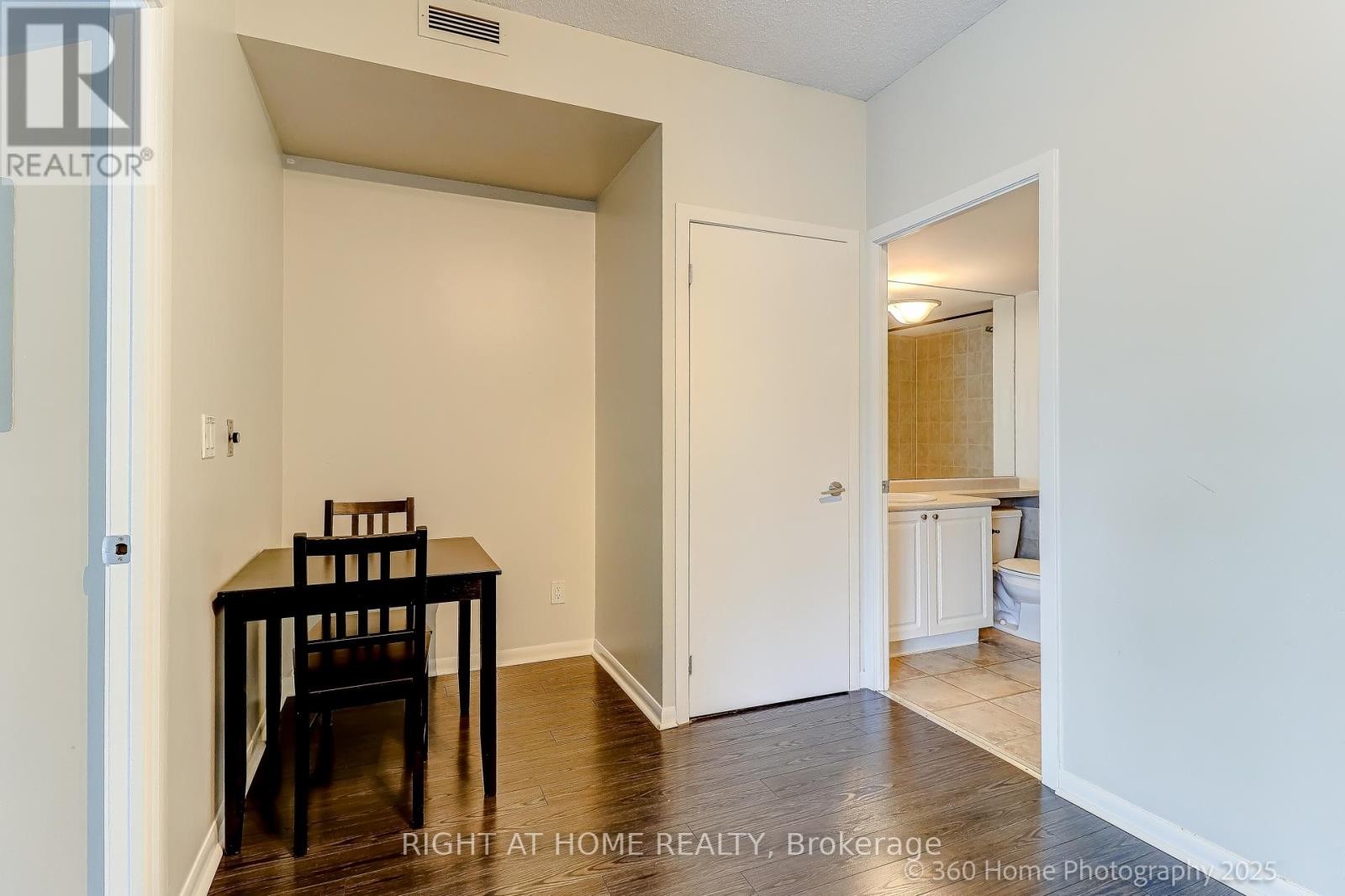 












825 - 231 FORT YORK BOULEVARD

,
Toronto (Niagara),




Ontario
M5V1B2

