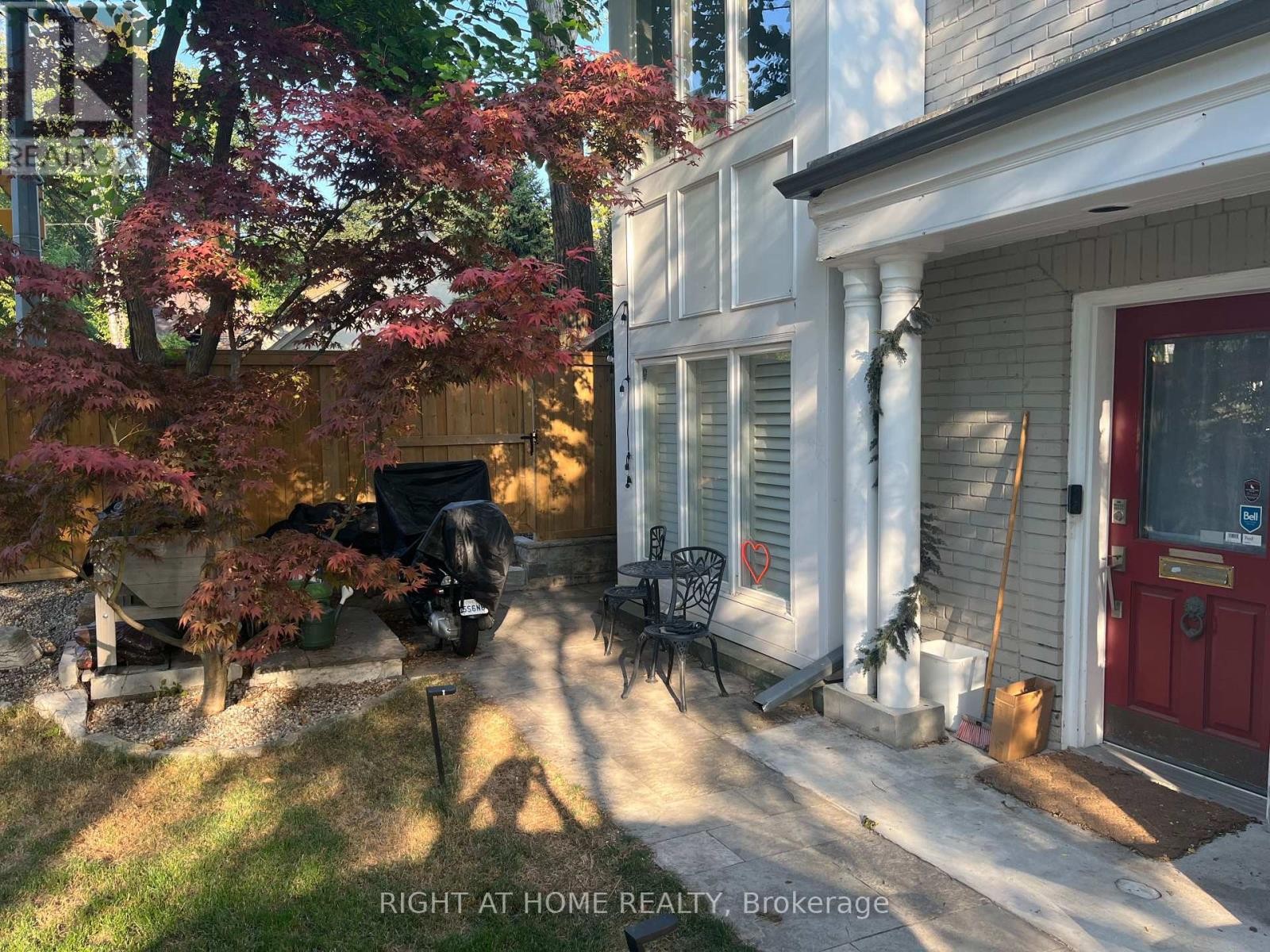 












33 GLENGOWAN ROAD

,
Toronto (Lawrence Park South),




Ontario
M4N1E9

