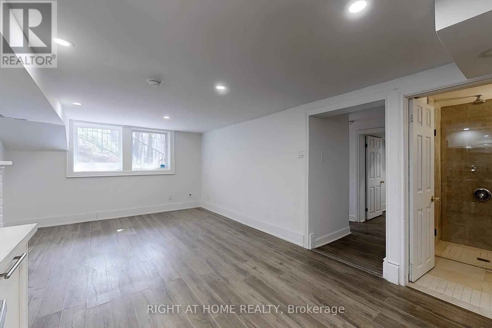 












33 GLENGOWAN ROAD

,
Toronto (Lawrence Park South),




Ontario
M4N1E9

