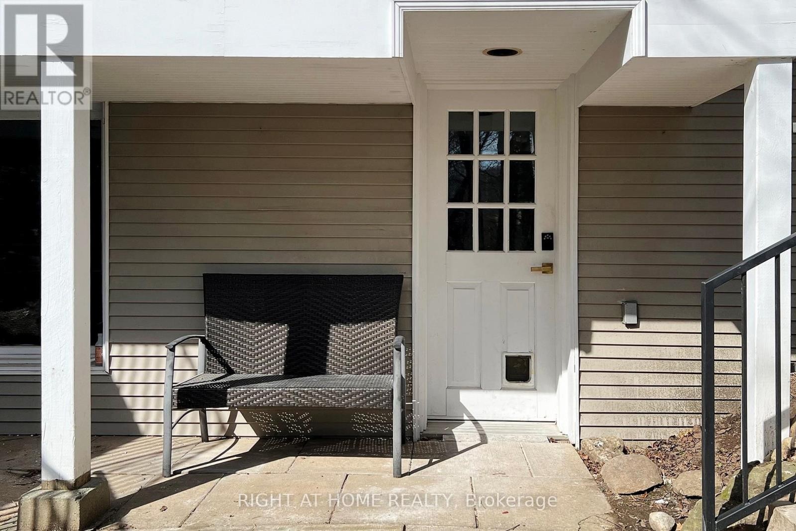 












33 GLENGOWAN ROAD

,
Toronto (Lawrence Park South),




Ontario
M4N1E9

