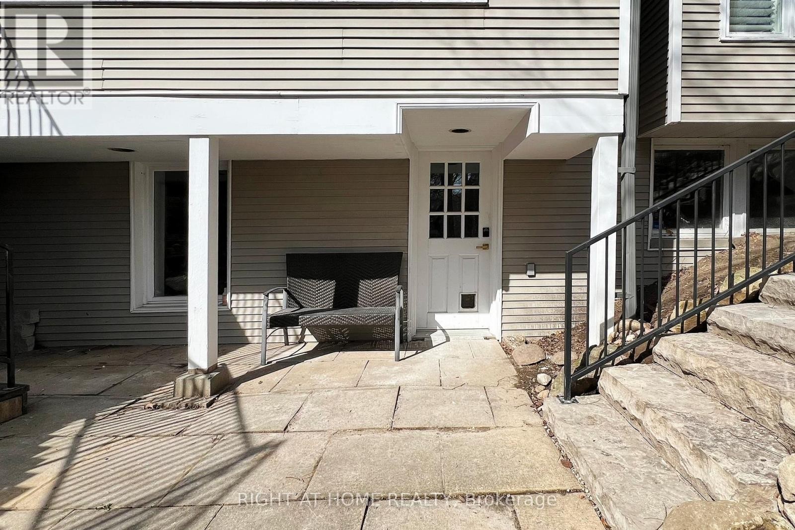 












33 GLENGOWAN ROAD

,
Toronto (Lawrence Park South),




Ontario
M4N1E9

