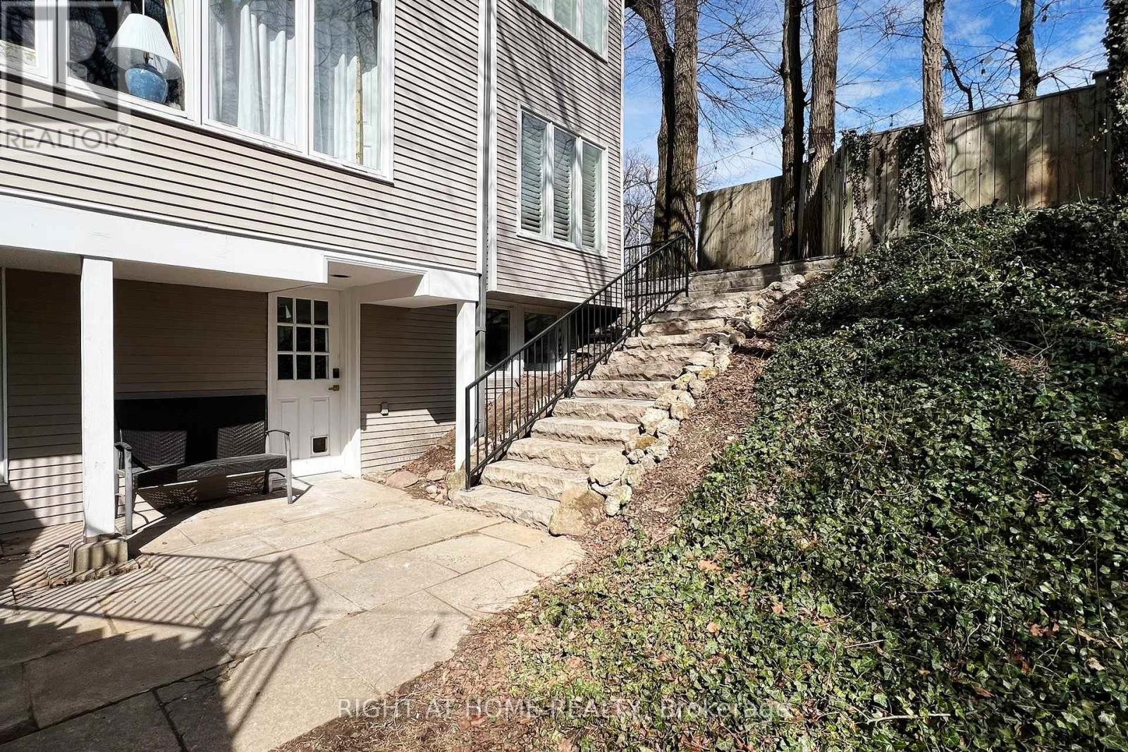 












33 GLENGOWAN ROAD

,
Toronto (Lawrence Park South),




Ontario
M4N1E9

