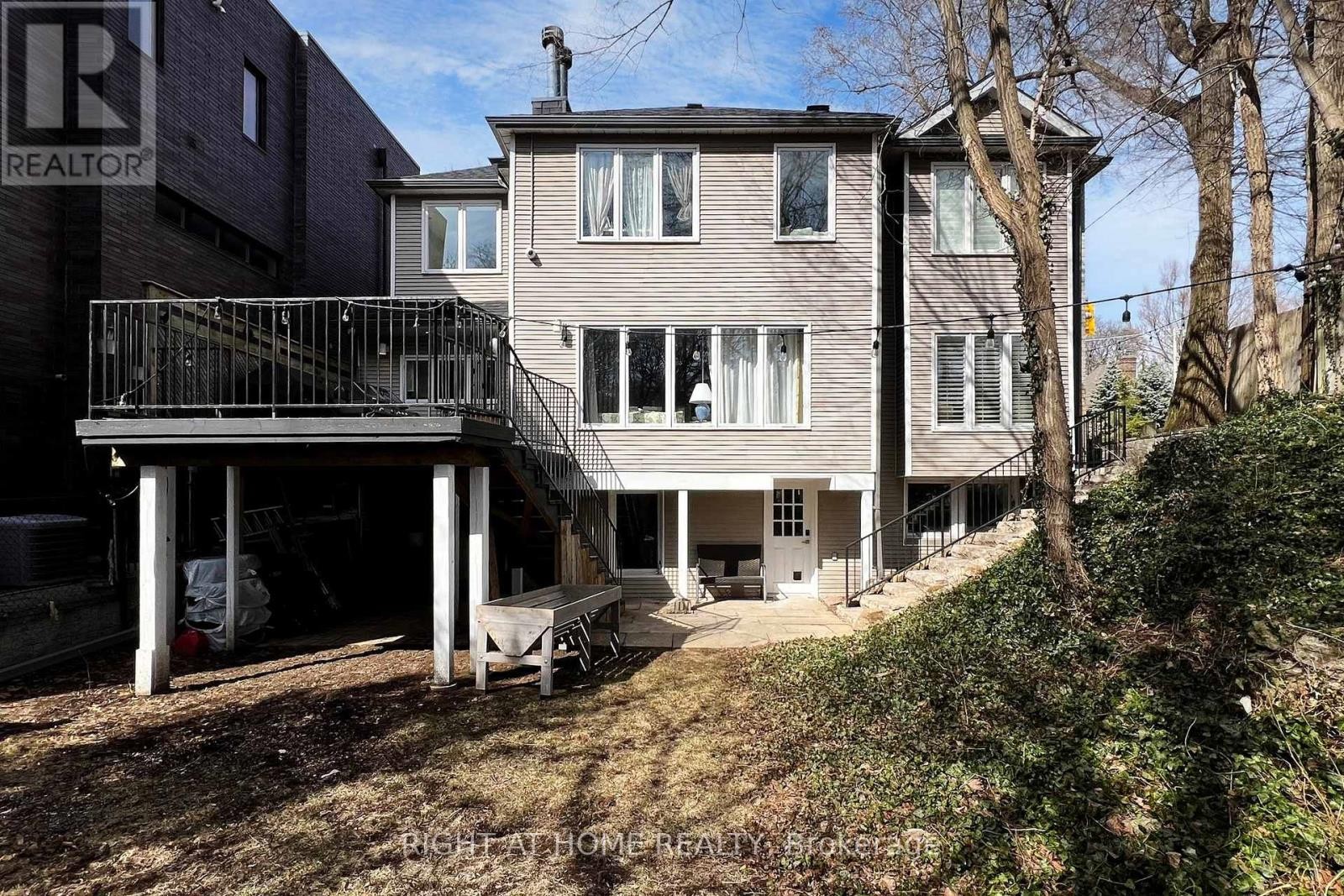 












33 GLENGOWAN ROAD

,
Toronto (Lawrence Park South),




Ontario
M4N1E9

