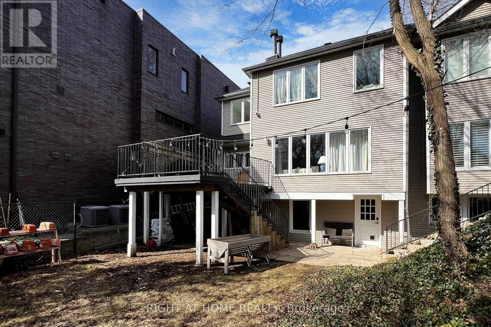 












33 GLENGOWAN ROAD

,
Toronto (Lawrence Park South),




Ontario
M4N1E9

