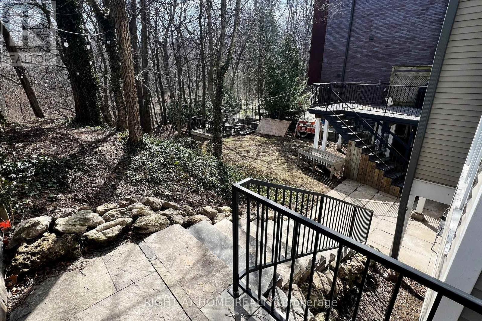 












33 GLENGOWAN ROAD

,
Toronto (Lawrence Park South),




Ontario
M4N1E9

