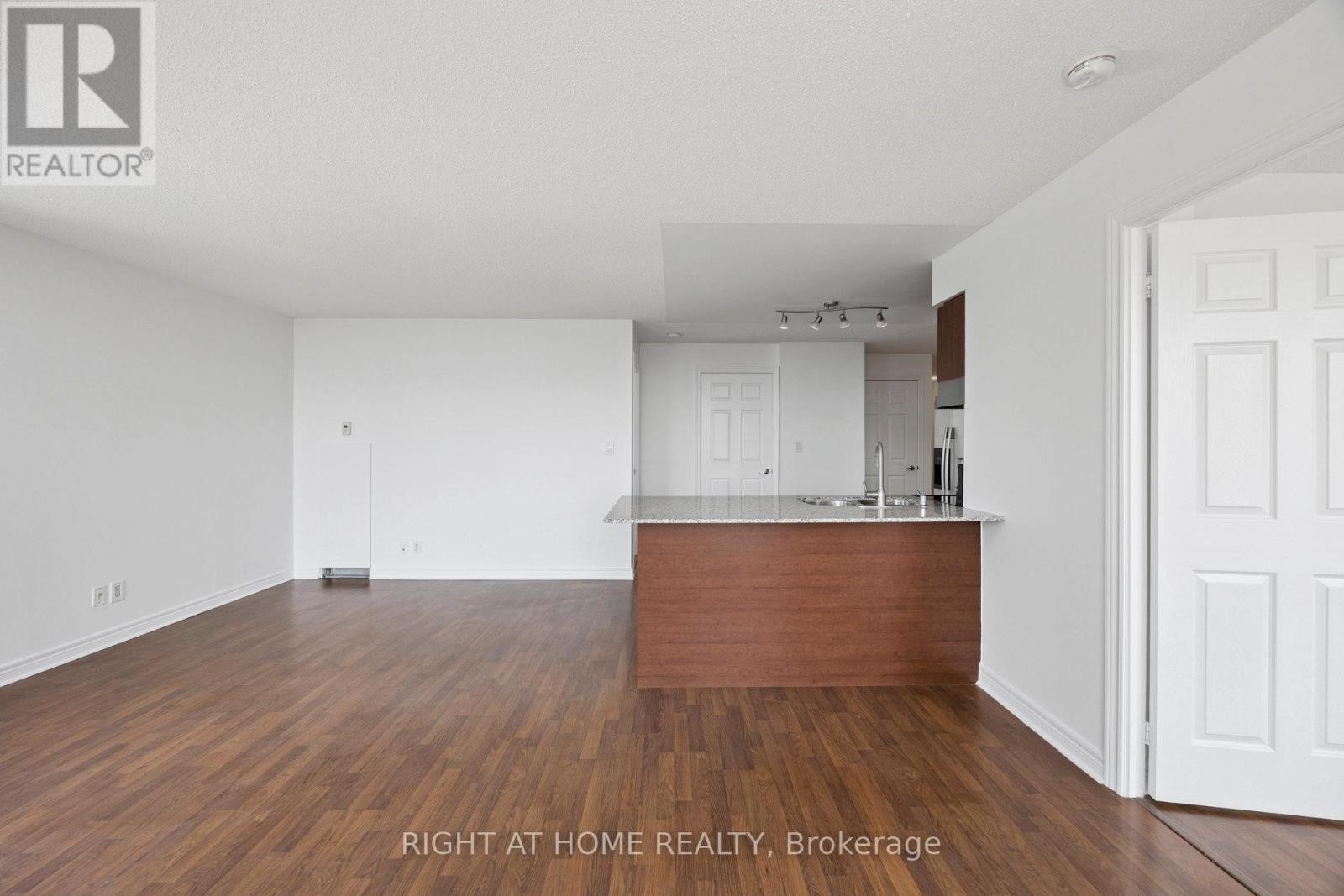 












1203 - 225 WELLESLEY STREET E

,
Toronto (Cabbagetown-South St. James Town),




Ontario
M4X1X8

