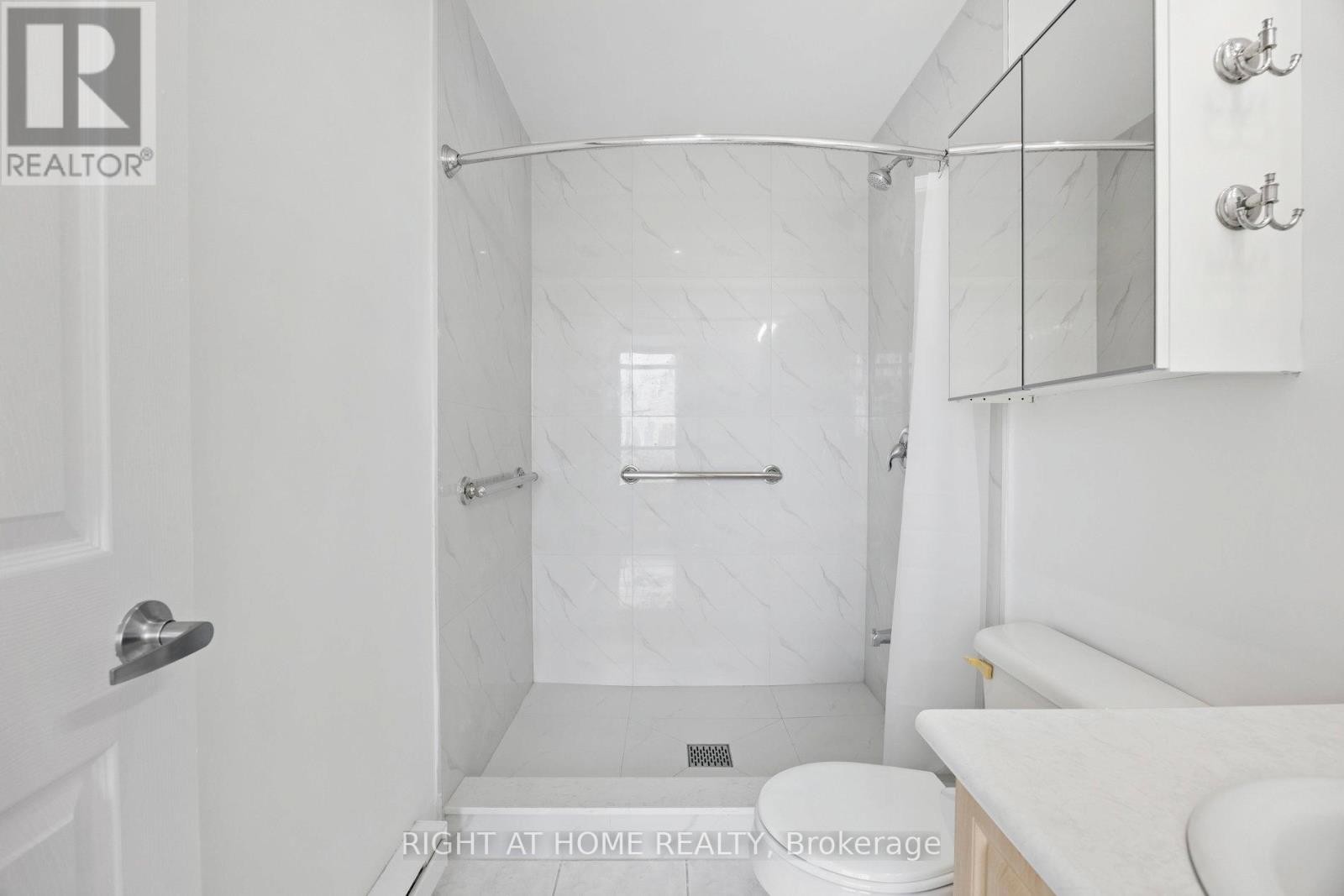 












1203 - 225 WELLESLEY STREET E

,
Toronto (Cabbagetown-South St. James Town),




Ontario
M4X1X8


