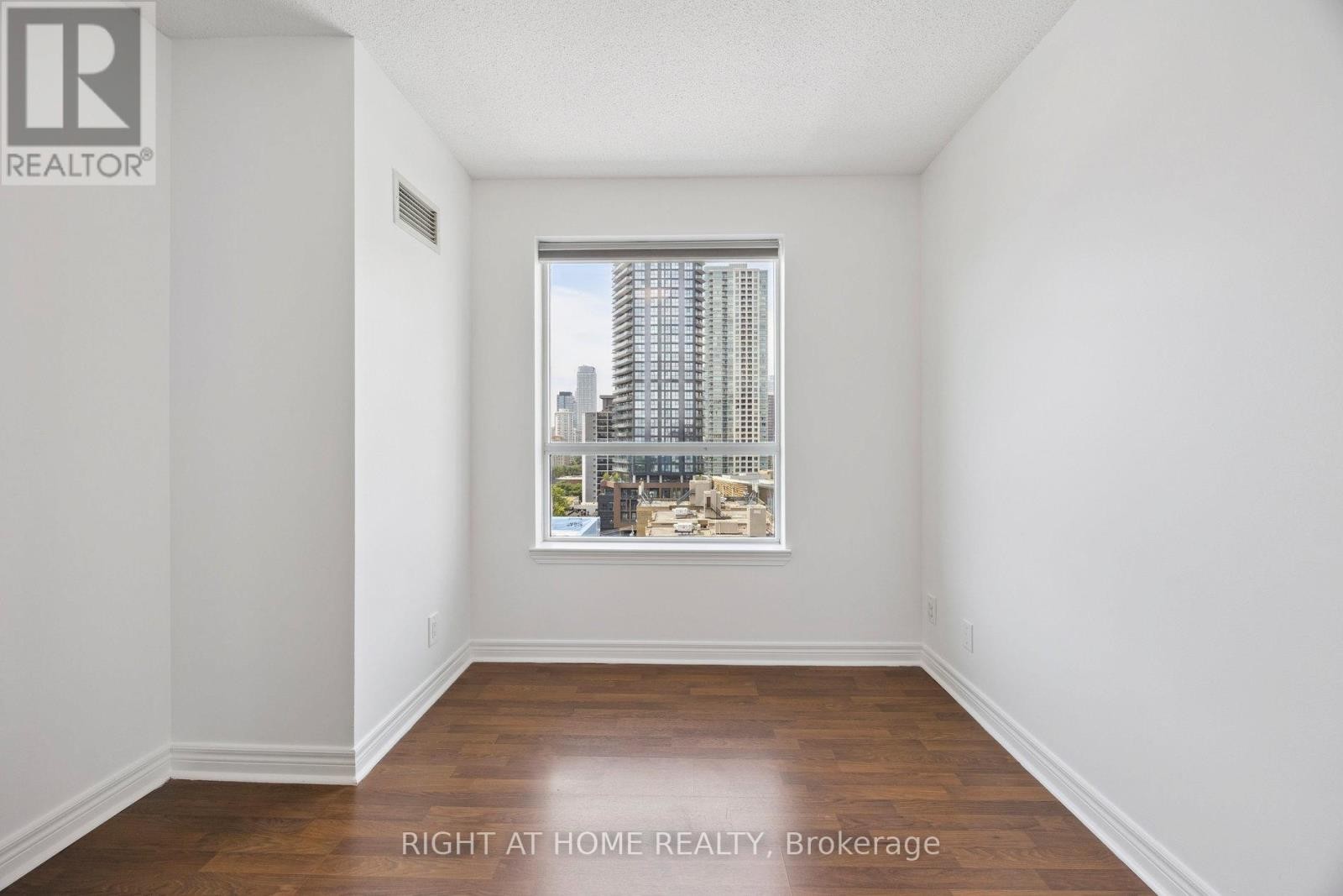 












1203 - 225 WELLESLEY STREET E

,
Toronto (Cabbagetown-South St. James Town),




Ontario
M4X1X8

