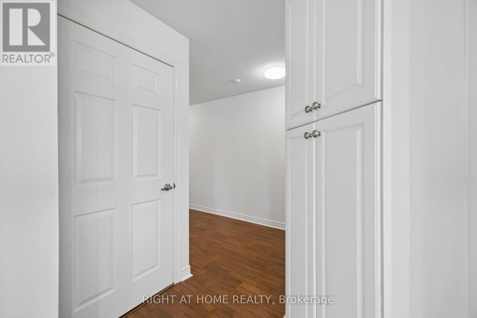 












1203 - 225 WELLESLEY STREET E

,
Toronto (Cabbagetown-South St. James Town),




Ontario
M4X1X8

