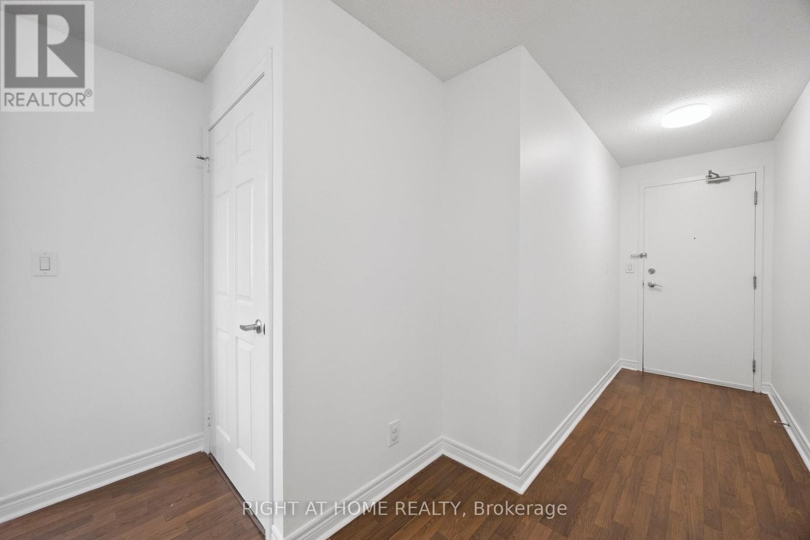 












1203 - 225 WELLESLEY STREET E

,
Toronto (Cabbagetown-South St. James Town),




Ontario
M4X1X8

