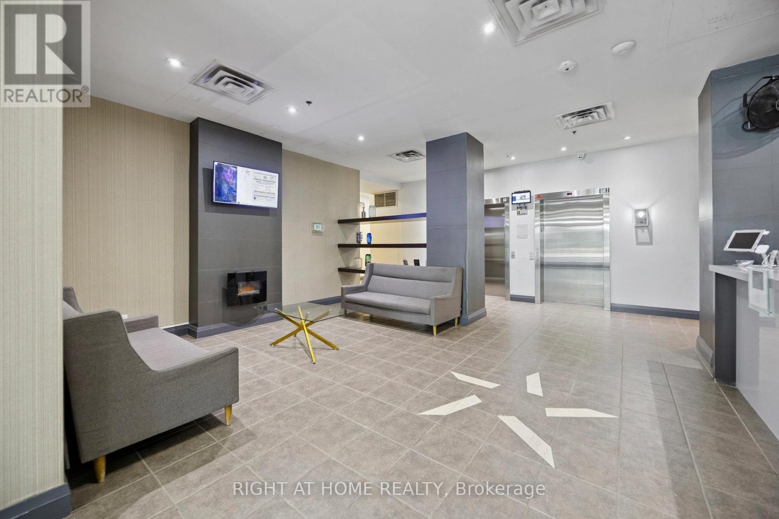 












1203 - 225 WELLESLEY STREET E

,
Toronto (Cabbagetown-South St. James Town),




Ontario
M4X1X8

