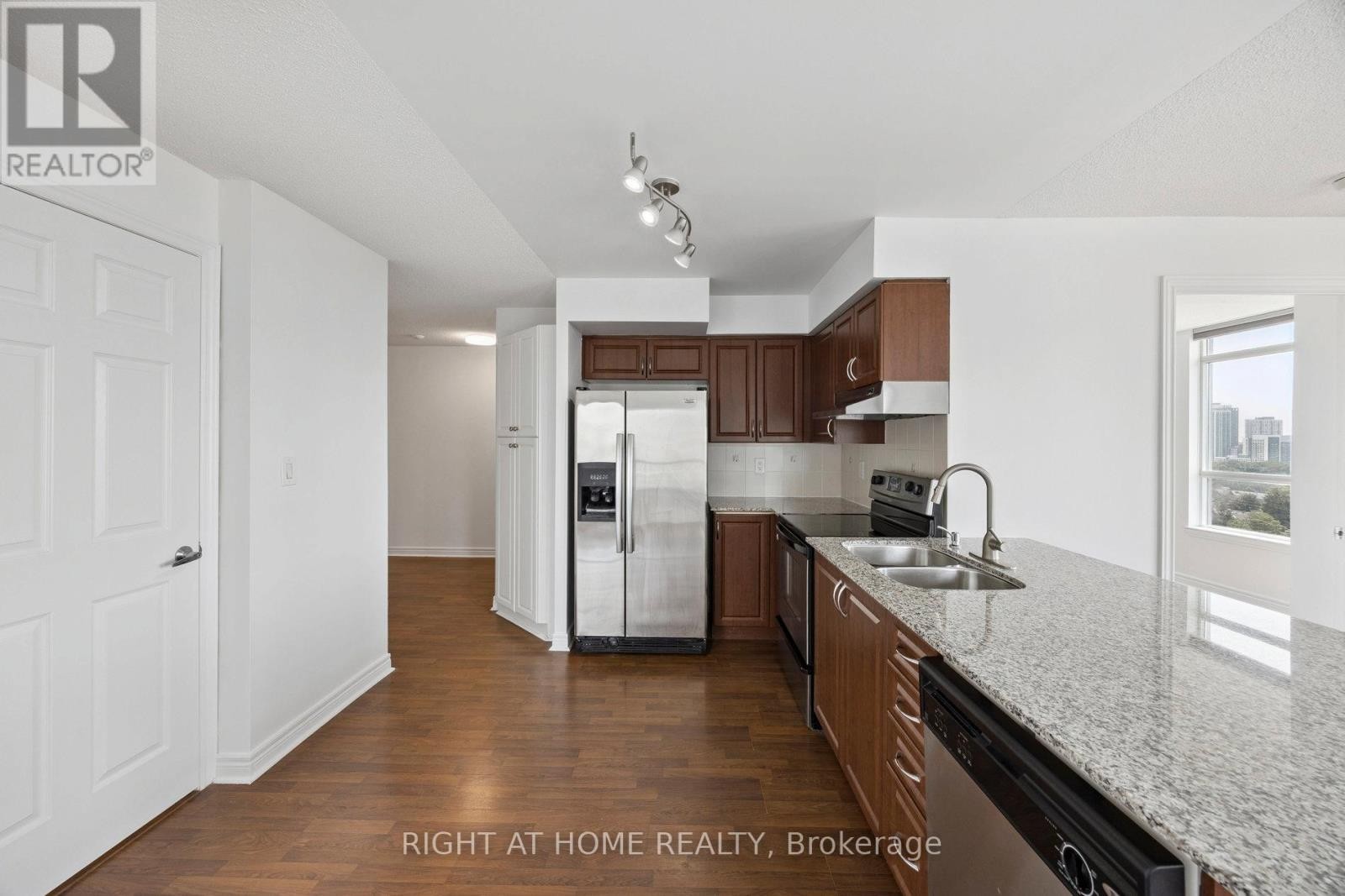 












1203 - 225 WELLESLEY STREET E

,
Toronto (Cabbagetown-South St. James Town),




Ontario
M4X1X8

