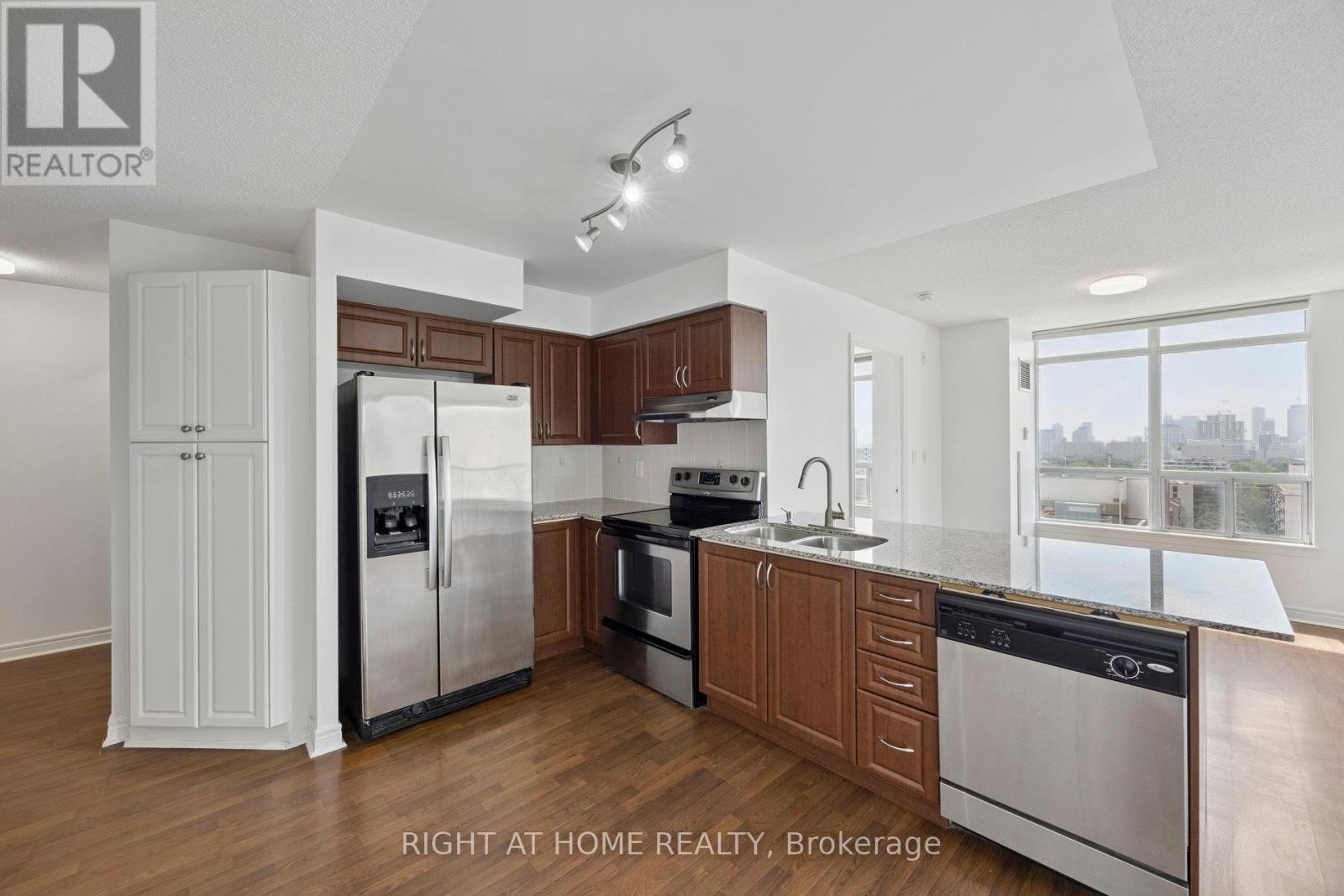 












1203 - 225 WELLESLEY STREET E

,
Toronto (Cabbagetown-South St. James Town),




Ontario
M4X1X8

