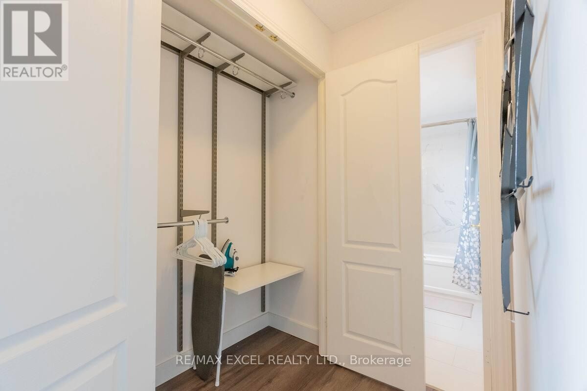 












2208 - 5418 YONGE STREET

,
Toronto (Willowdale West),




Ontario
M2N6X4


