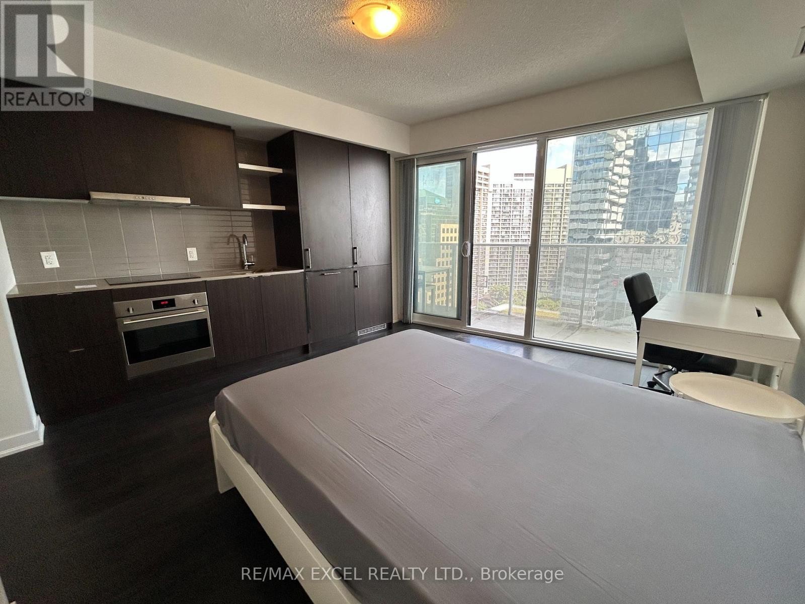 












2008 - 100 HARBOUR STREET

,
Toronto (Waterfront Communities),




Ontario
M5J0B5

