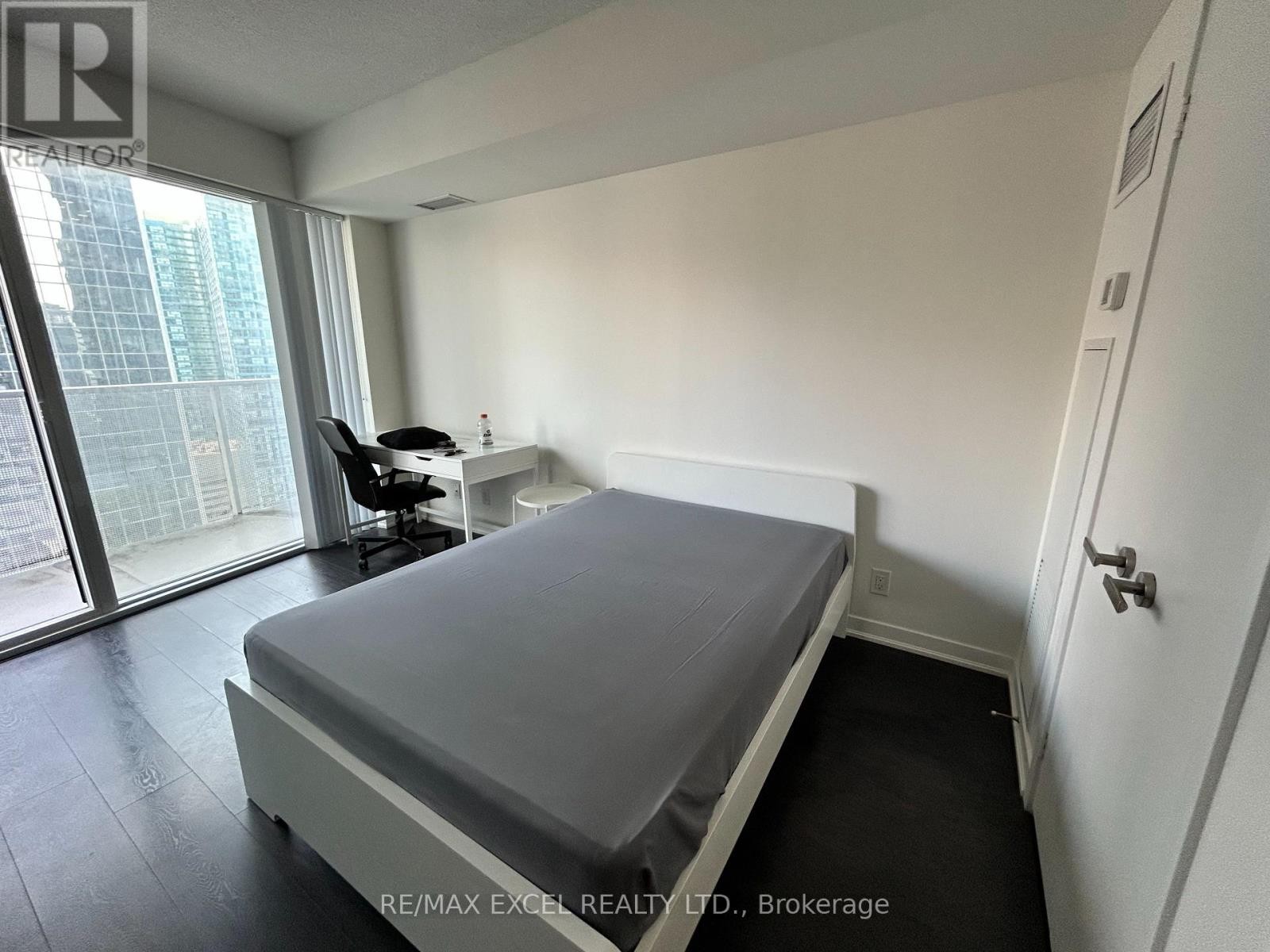 












2008 - 100 HARBOUR STREET

,
Toronto (Waterfront Communities),




Ontario
M5J0B5

