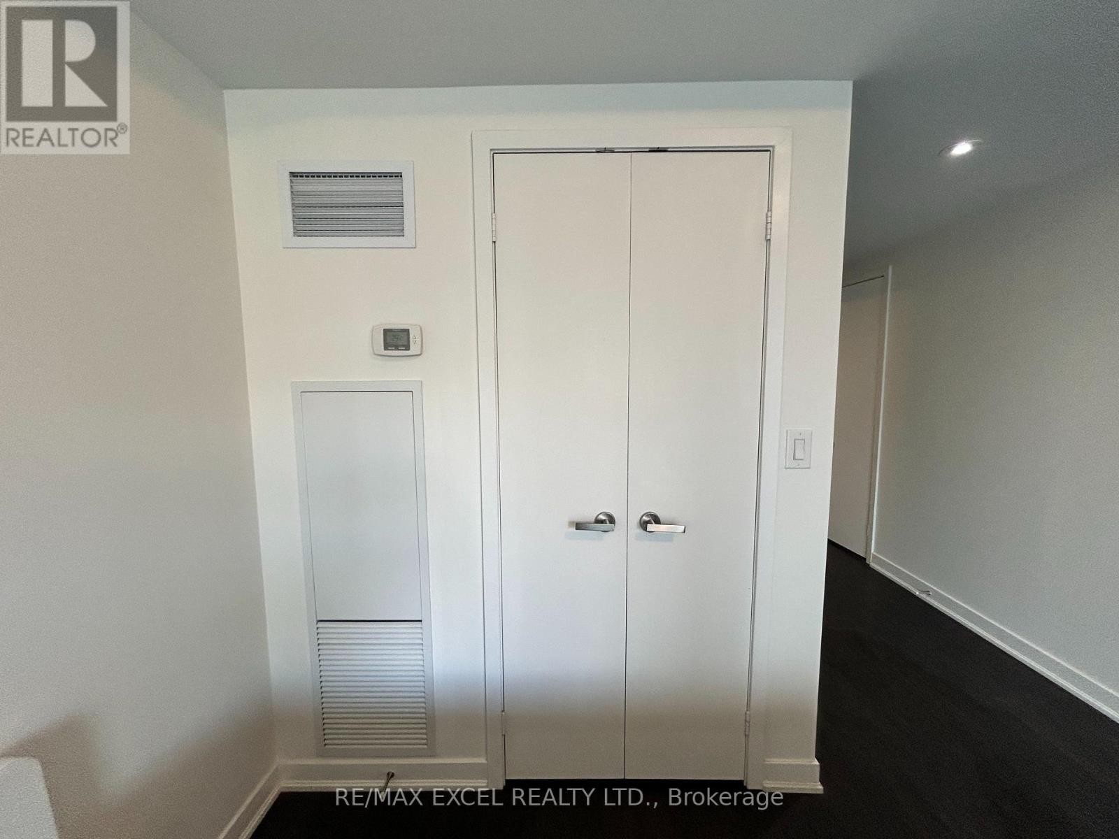 












2008 - 100 HARBOUR STREET

,
Toronto (Waterfront Communities),




Ontario
M5J0B5

