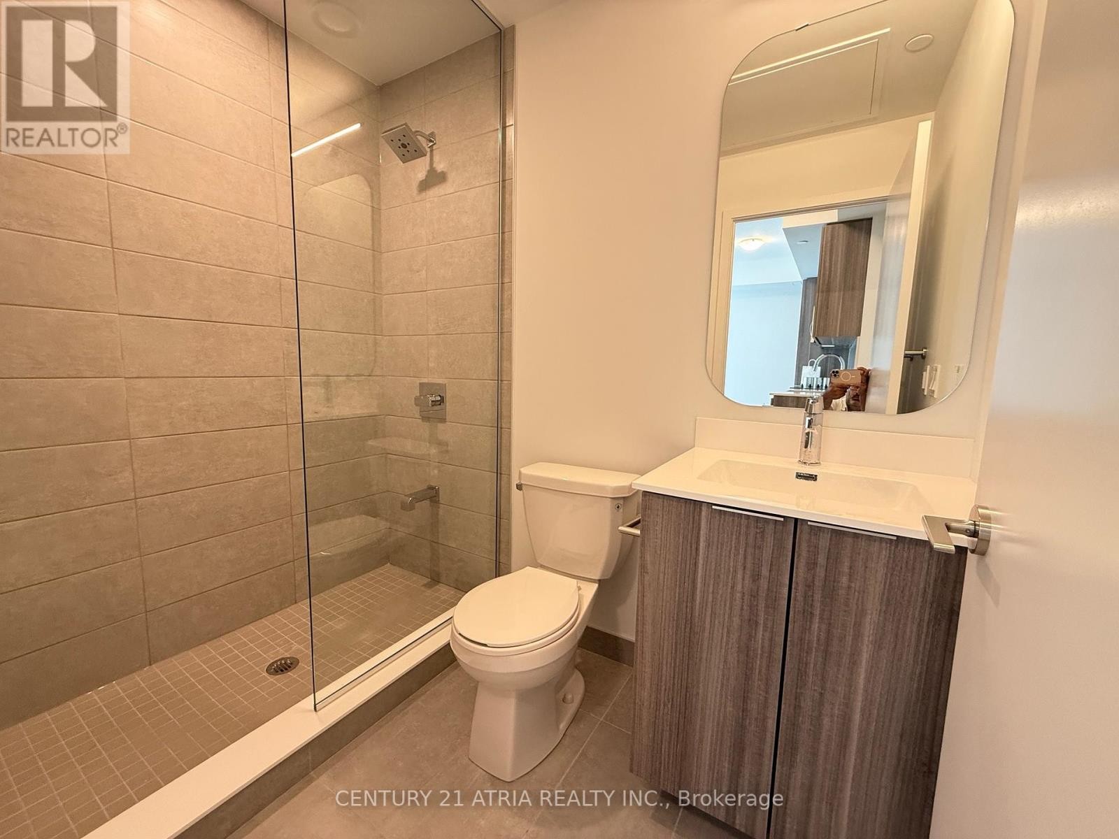 












721 - 15 RICHARDSON STREET

,
Toronto (Waterfront Communities),




Ontario
M5A0Y5

