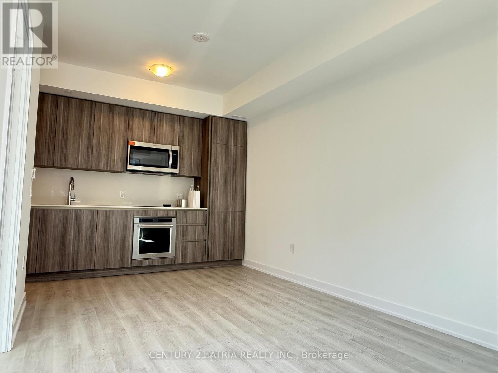 












721 - 15 RICHARDSON STREET

,
Toronto (Waterfront Communities),




Ontario
M5A0Y5

