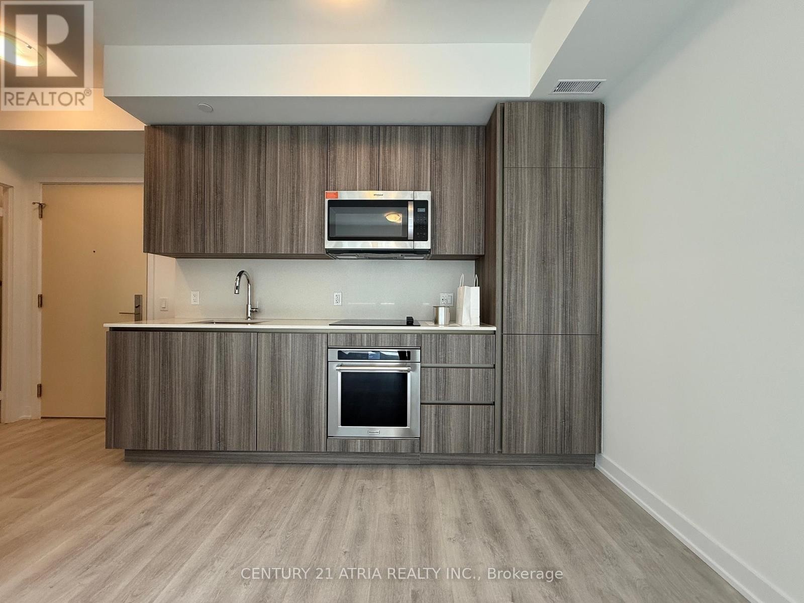 












721 - 15 RICHARDSON STREET

,
Toronto (Waterfront Communities),




Ontario
M5A0Y5

