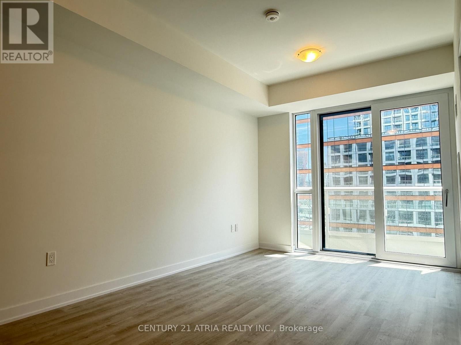 












721 - 15 RICHARDSON STREET

,
Toronto (Waterfront Communities),




Ontario
M5A0Y5

