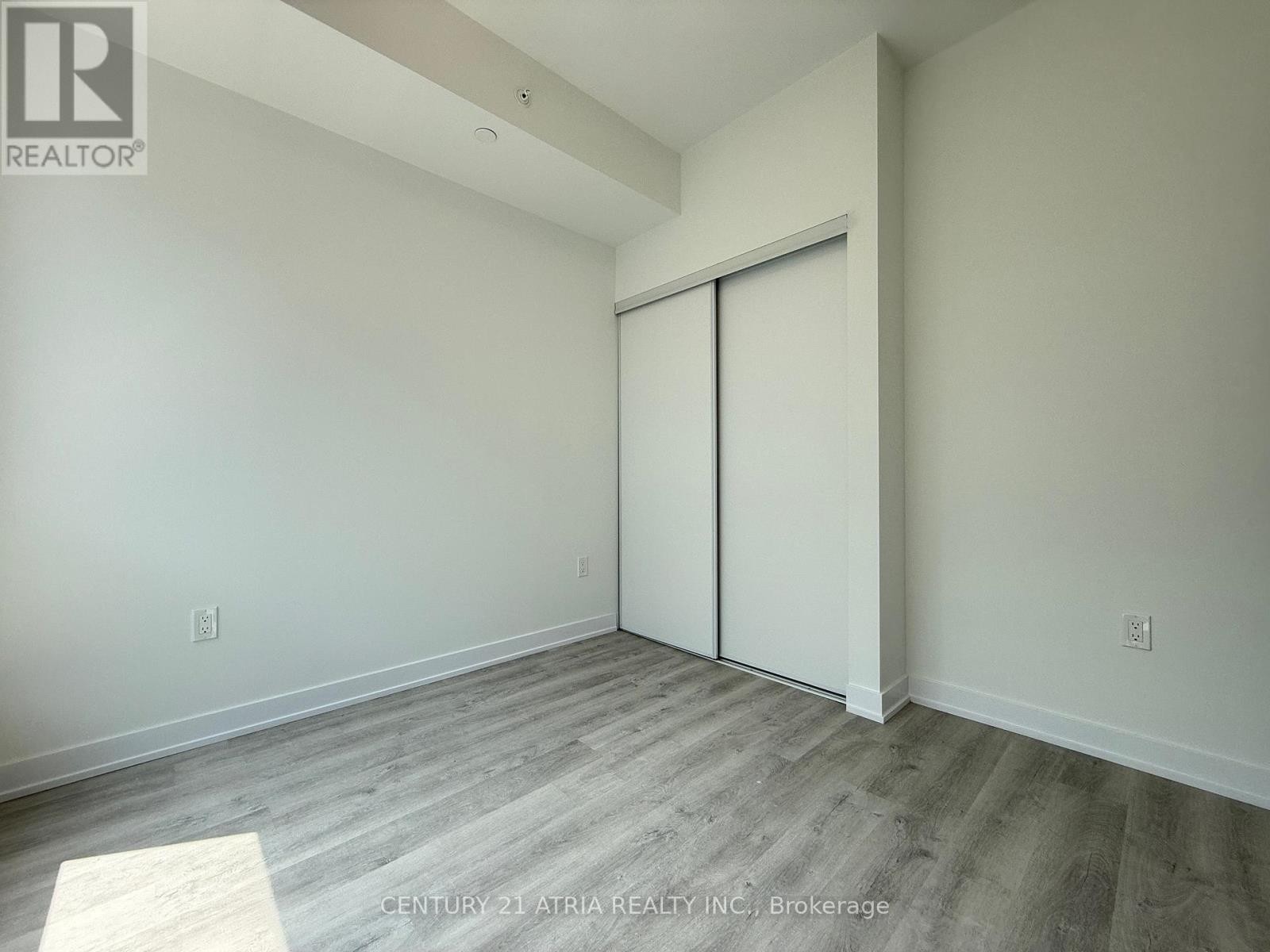 












721 - 15 RICHARDSON STREET

,
Toronto (Waterfront Communities),




Ontario
M5A0Y5

