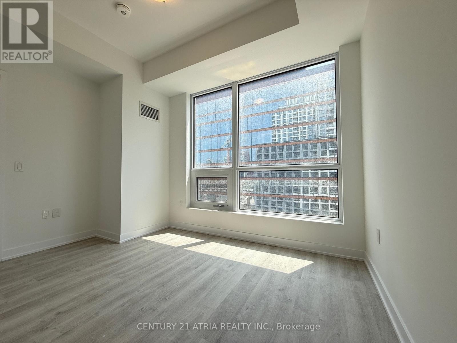 












721 - 15 RICHARDSON STREET

,
Toronto (Waterfront Communities),




Ontario
M5A0Y5


