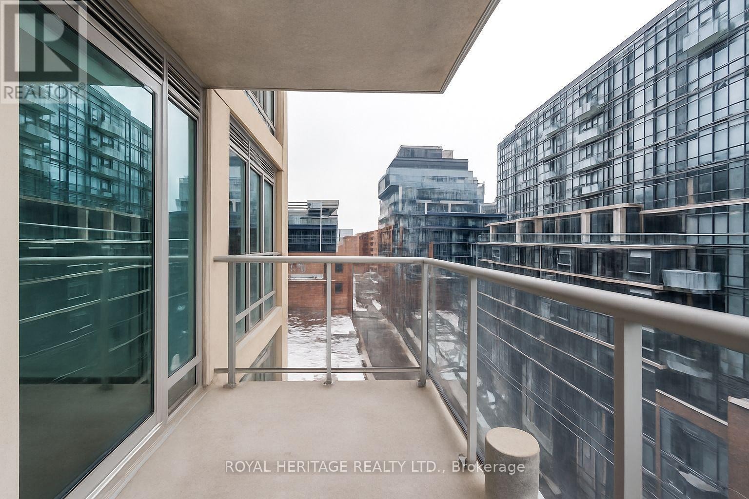 












905 - 230 KING STREET E

,
Toronto (Moss Park),




Ontario
M5A1K5


