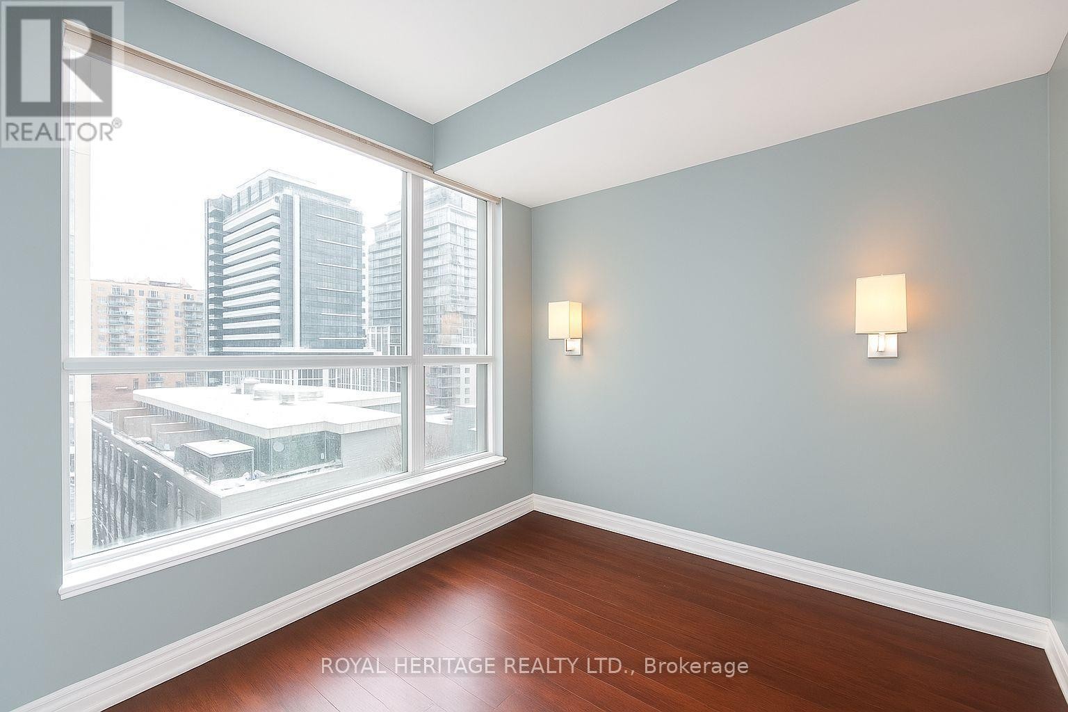 












905 - 230 KING STREET E

,
Toronto (Moss Park),




Ontario
M5A1K5

