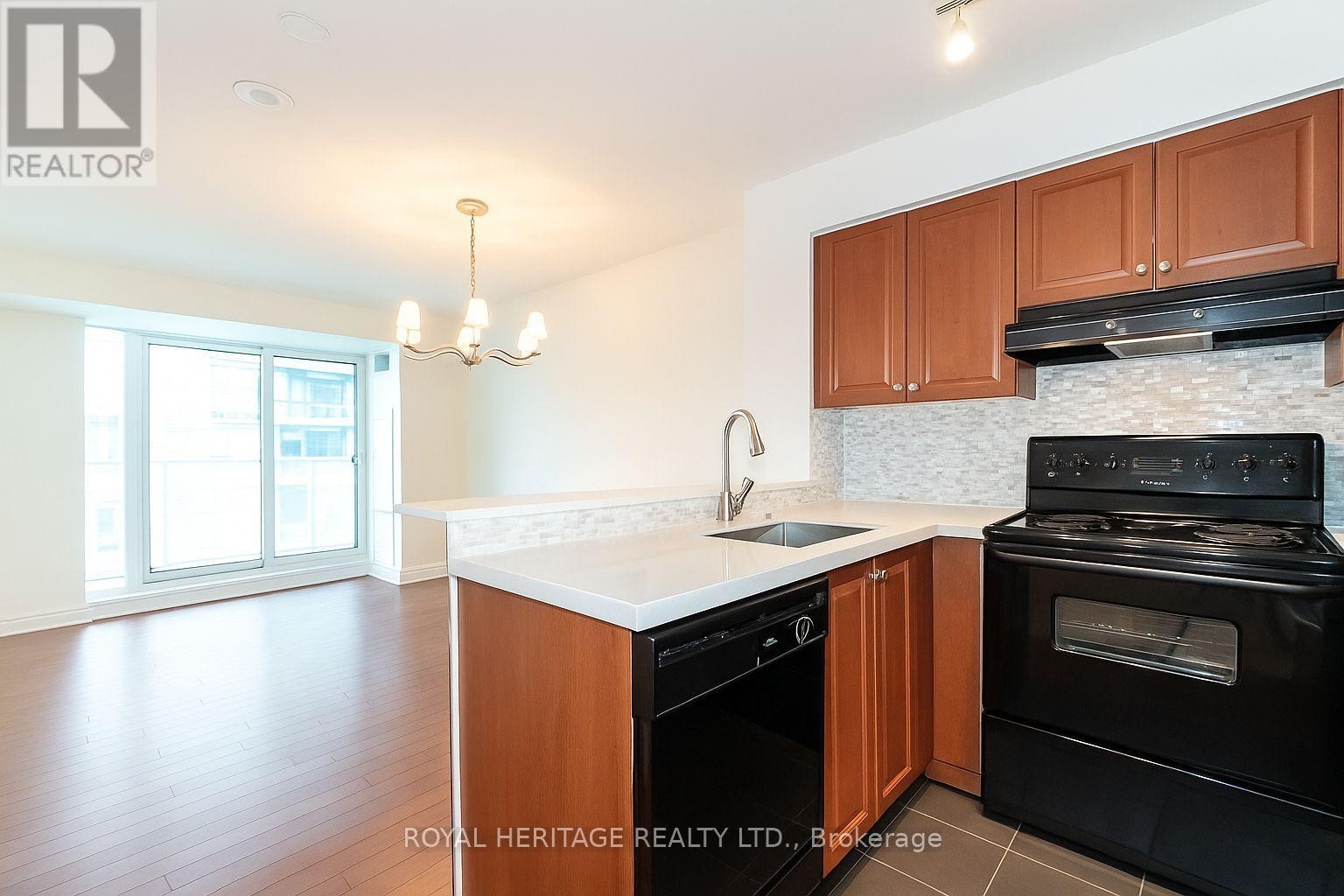 












905 - 230 KING STREET E

,
Toronto (Moss Park),




Ontario
M5A1K5

