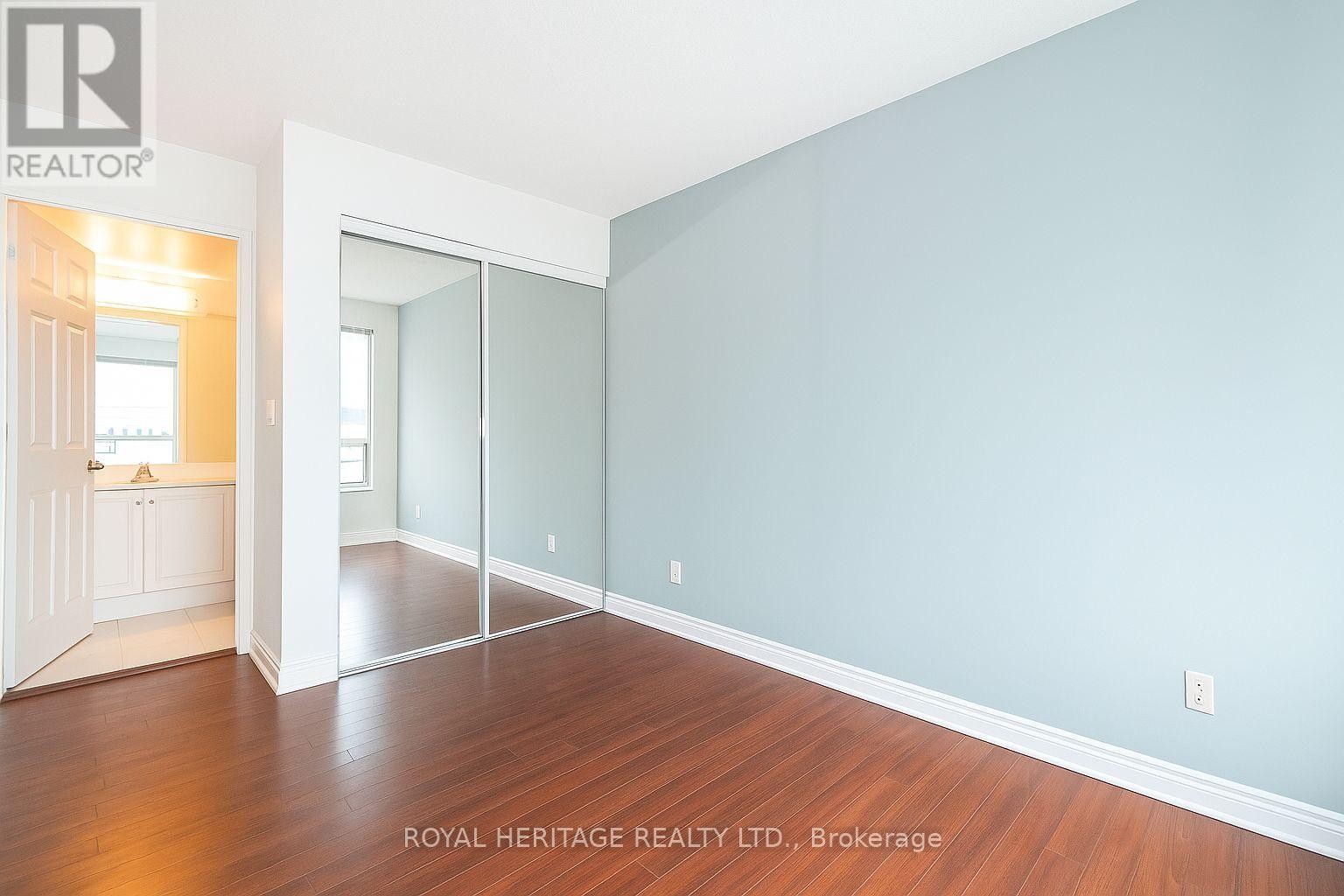 












905 - 230 KING STREET E

,
Toronto (Moss Park),




Ontario
M5A1K5

