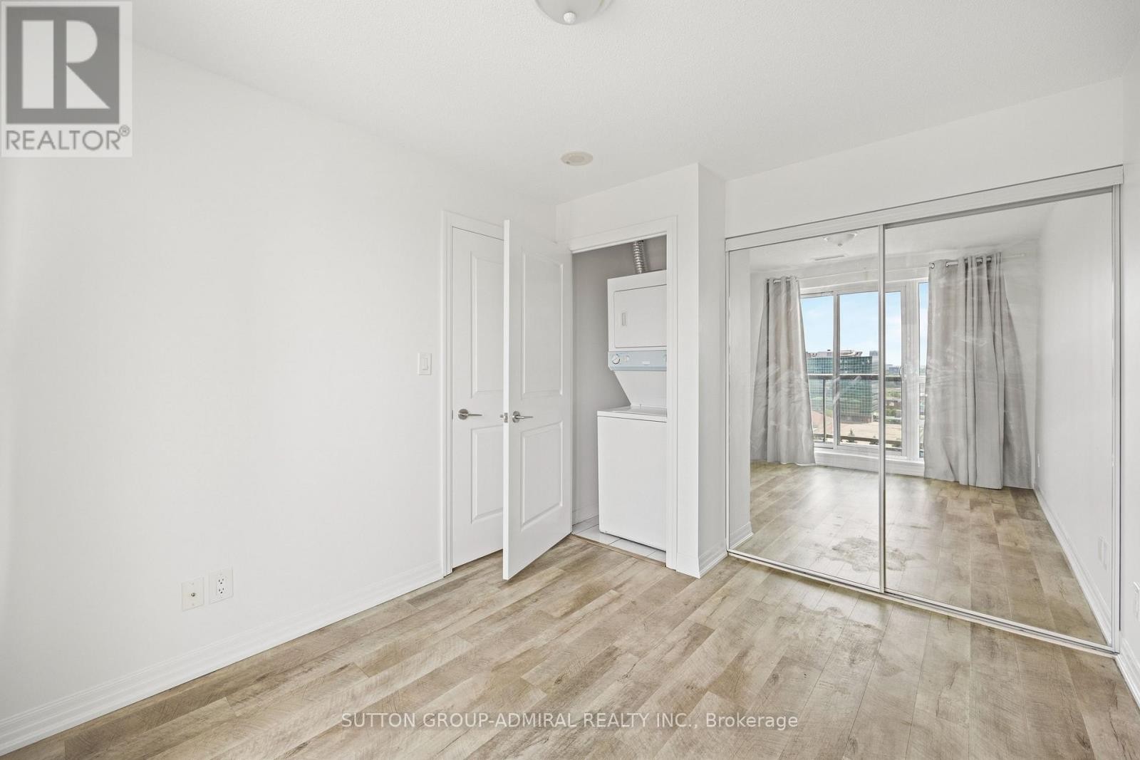 












1408 - 30 HERONS HILL WAY

,
Toronto (Henry Farm),




Ontario
M2J0A7

