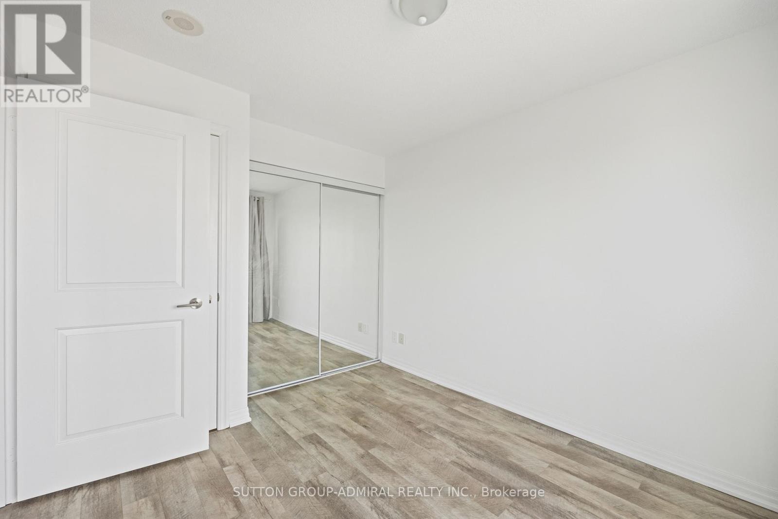 












1408 - 30 HERONS HILL WAY

,
Toronto (Henry Farm),




Ontario
M2J0A7

