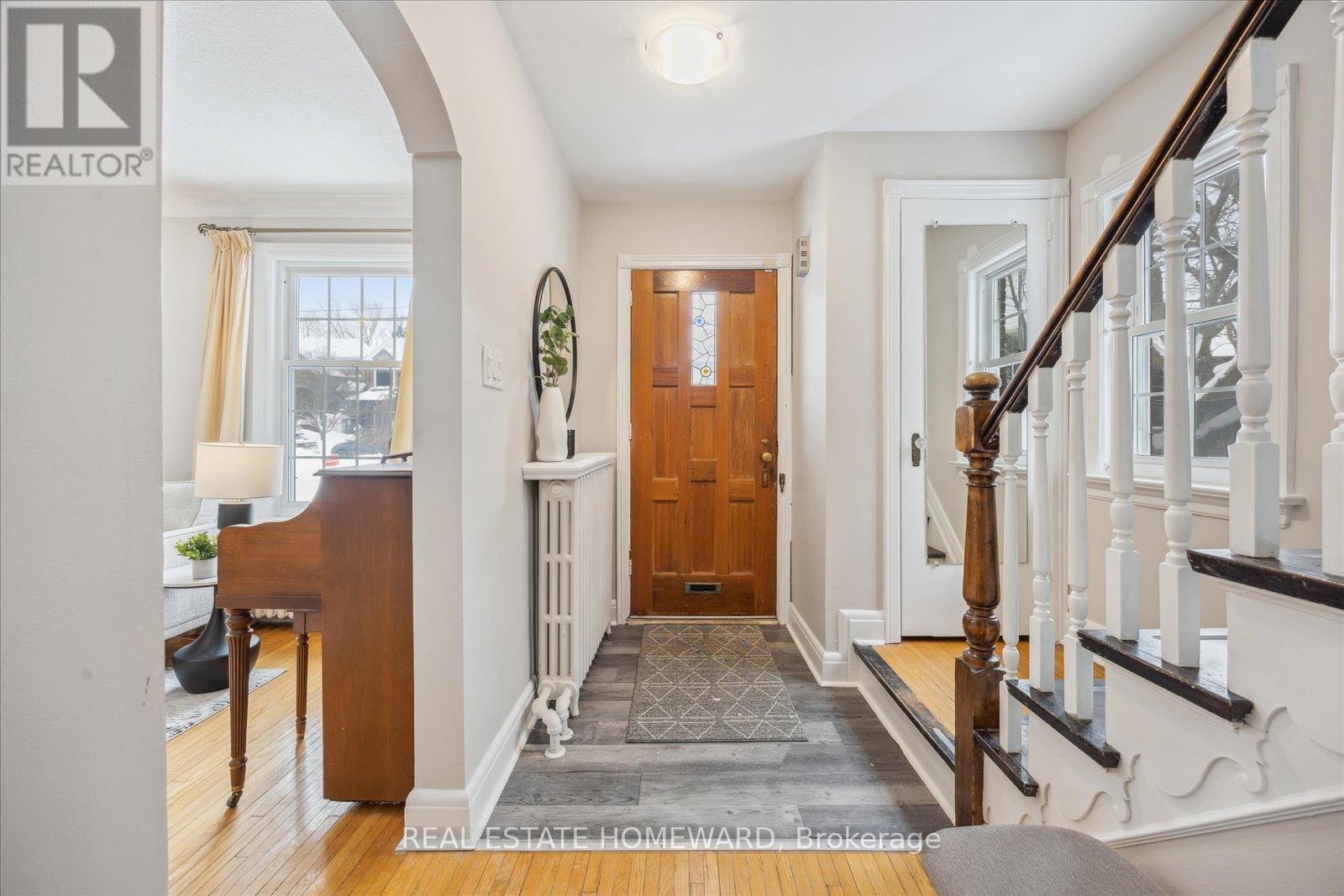












51 EDGECOMBE AVENUE

,
Toronto (Bedford Park-Nortown),




Ontario
M5N2X4

