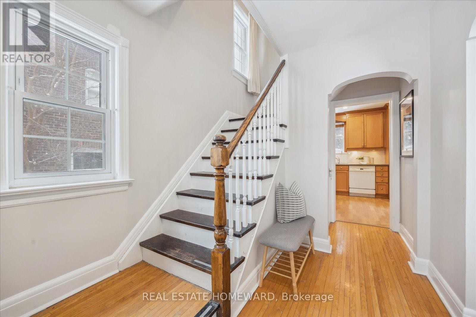 












51 EDGECOMBE AVENUE

,
Toronto (Bedford Park-Nortown),




Ontario
M5N2X4

