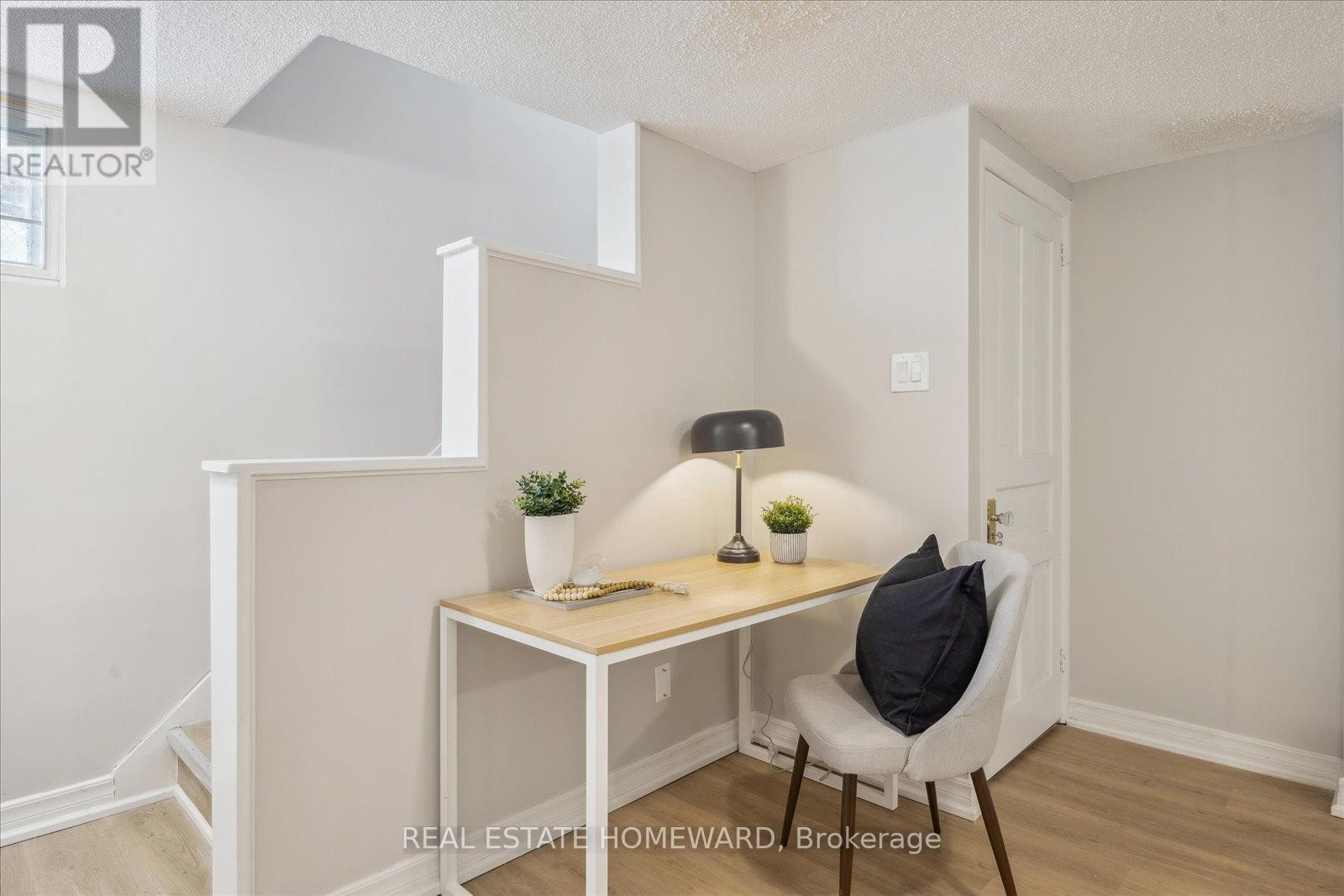 












51 EDGECOMBE AVENUE

,
Toronto (Bedford Park-Nortown),




Ontario
M5N2X4

