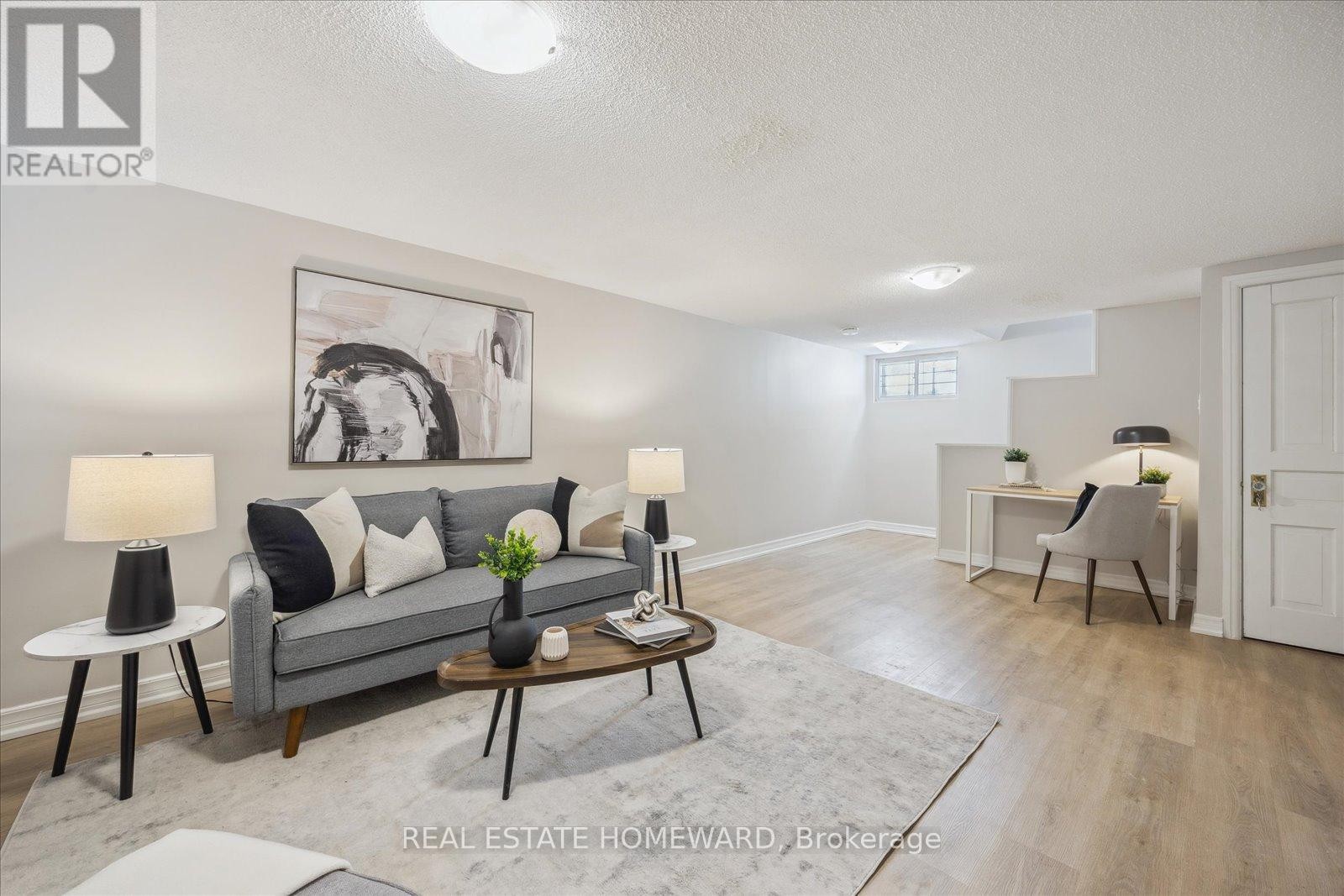 












51 EDGECOMBE AVENUE

,
Toronto (Bedford Park-Nortown),




Ontario
M5N2X4

