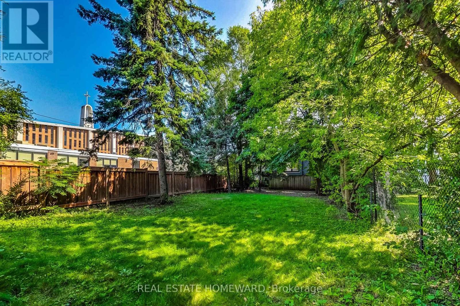 












51 EDGECOMBE AVENUE

,
Toronto (Bedford Park-Nortown),




Ontario
M5N2X4


