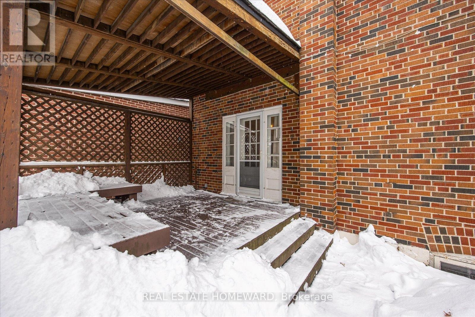 












51 EDGECOMBE AVENUE

,
Toronto (Bedford Park-Nortown),




Ontario
M5N2X4

