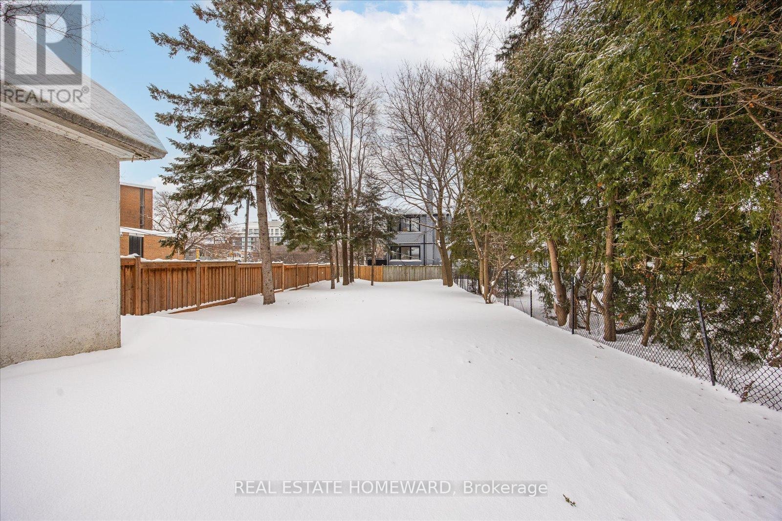 












51 EDGECOMBE AVENUE

,
Toronto (Bedford Park-Nortown),




Ontario
M5N2X4


