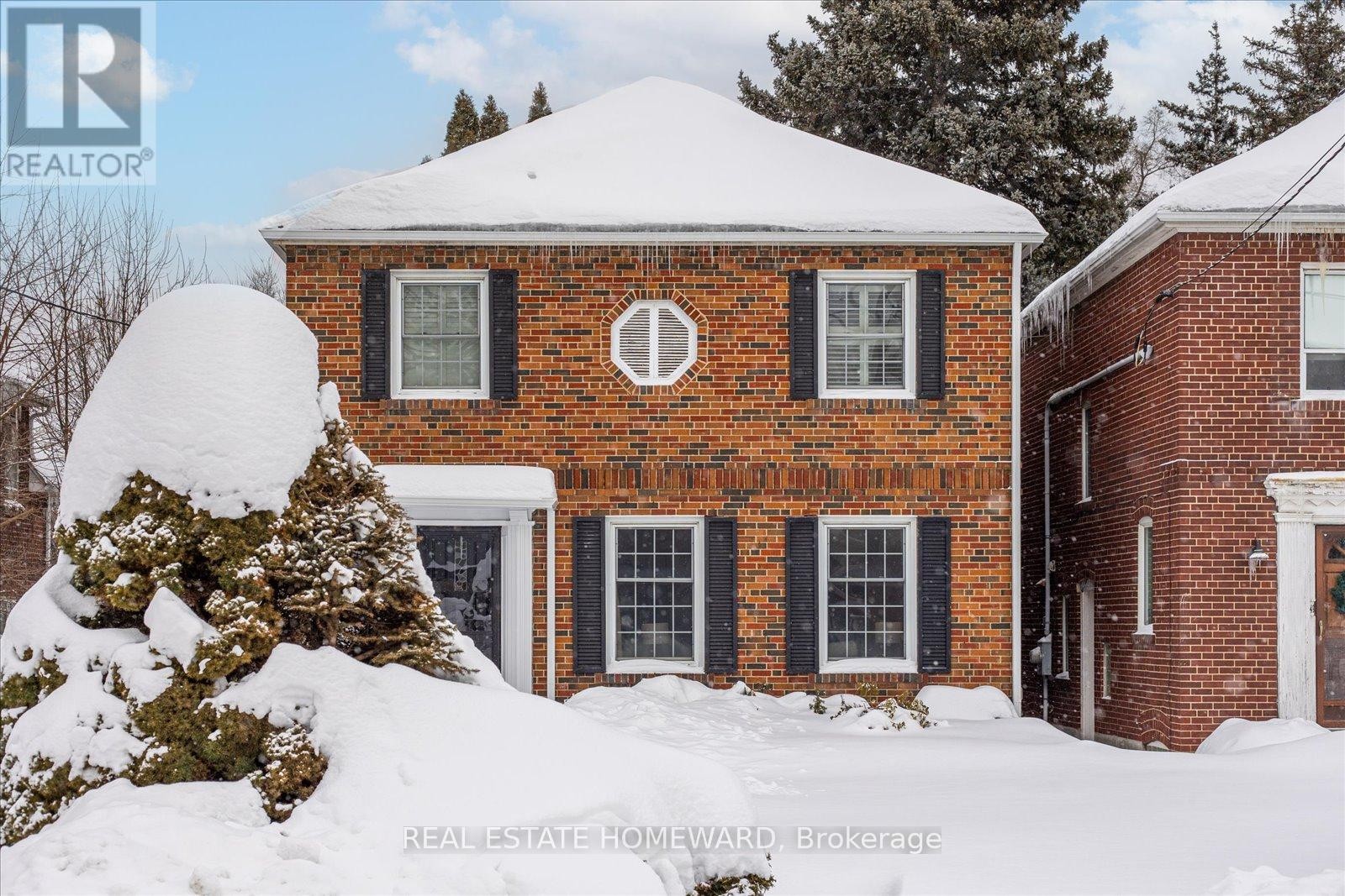 












51 EDGECOMBE AVENUE

,
Toronto (Bedford Park-Nortown),




Ontario
M5N2X4

